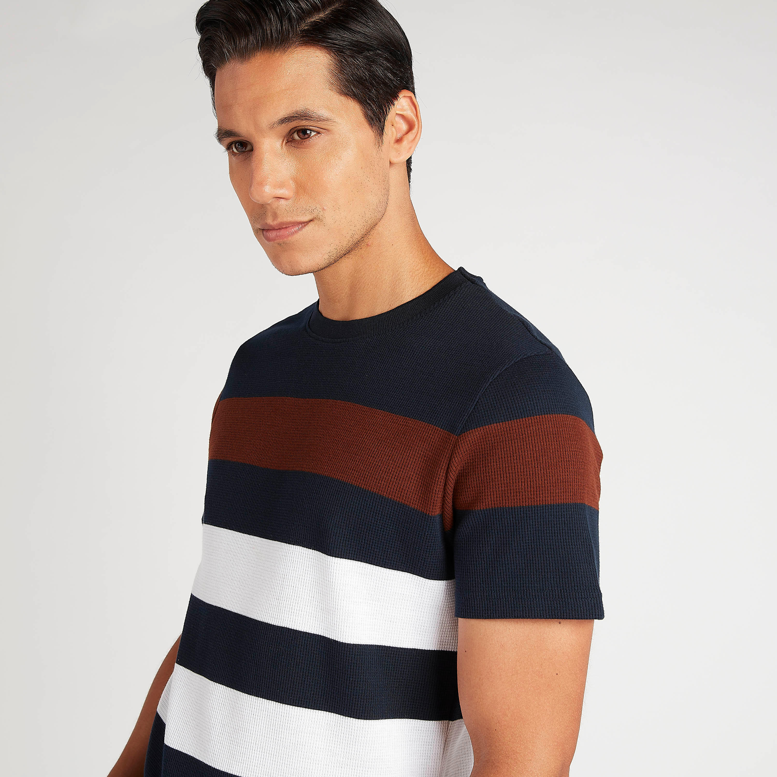 تيشيرت مقلّم بياقة ضيّقة وأكمام قصيرة من بوسيني-men-clothing-tshirtsandpolos-tshirts-image-6