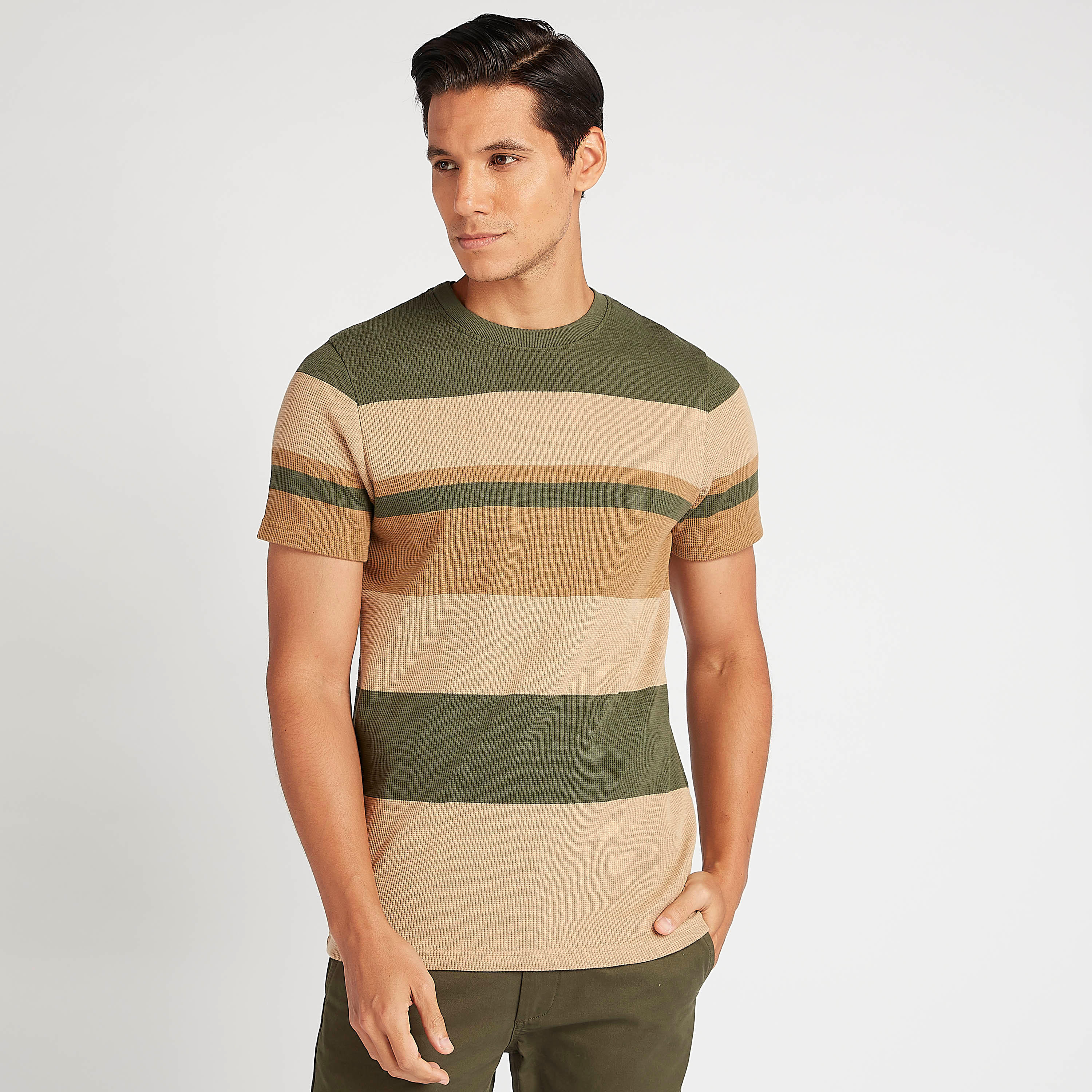 تيشيرت مقلّم بياقة ضيّقة وأكمام قصيرة من بوسيني-men-clothing-tshirtsandpolos-tshirts-image-1