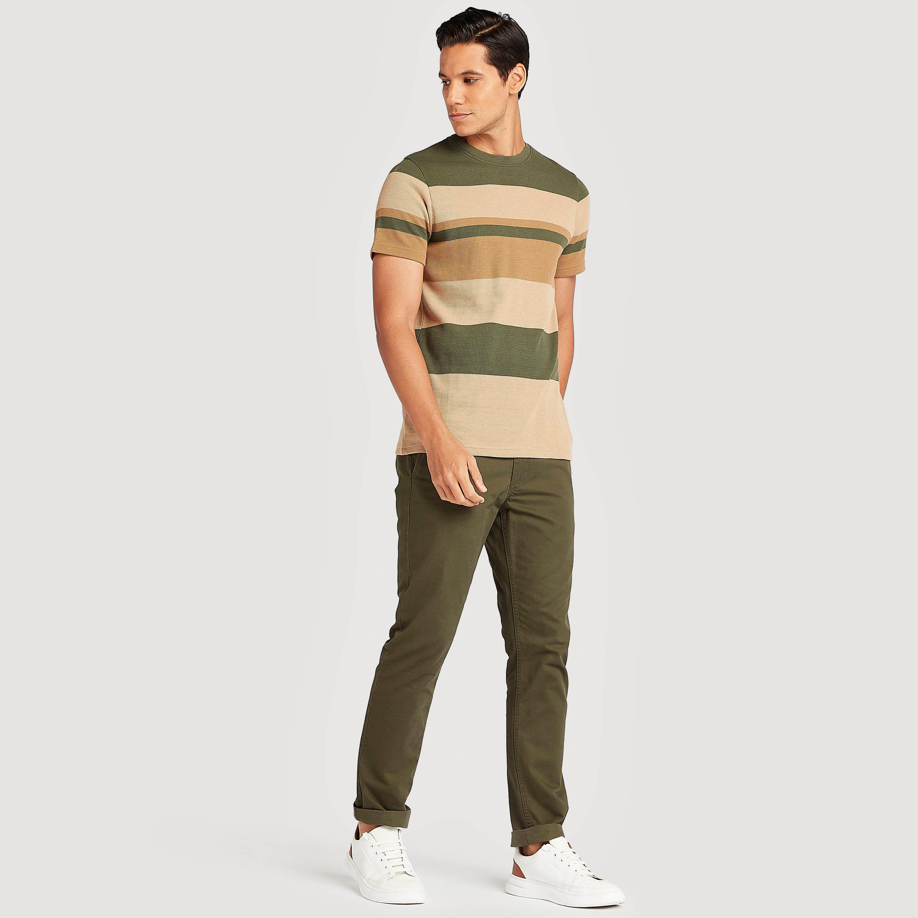 تيشيرت مقلّم بياقة ضيّقة وأكمام قصيرة من بوسيني-men-clothing-tshirtsandpolos-tshirts-image-2