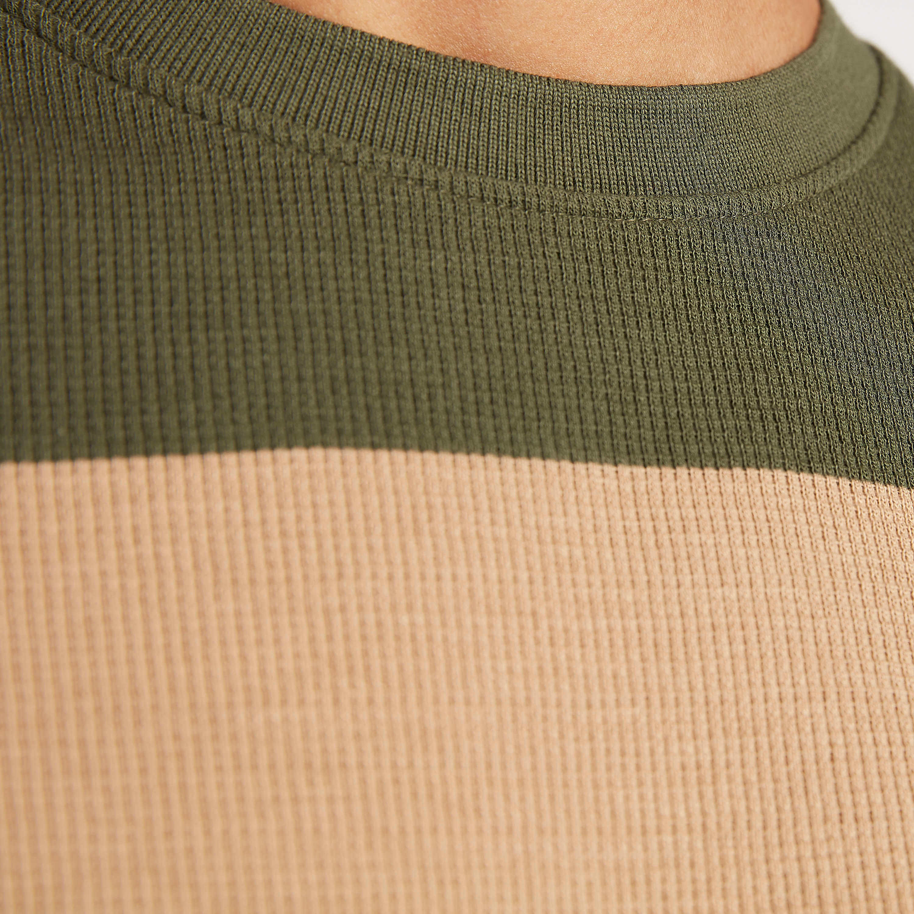 تيشيرت مقلّم بياقة ضيّقة وأكمام قصيرة من بوسيني-men-clothing-tshirtsandpolos-tshirts-image-3
