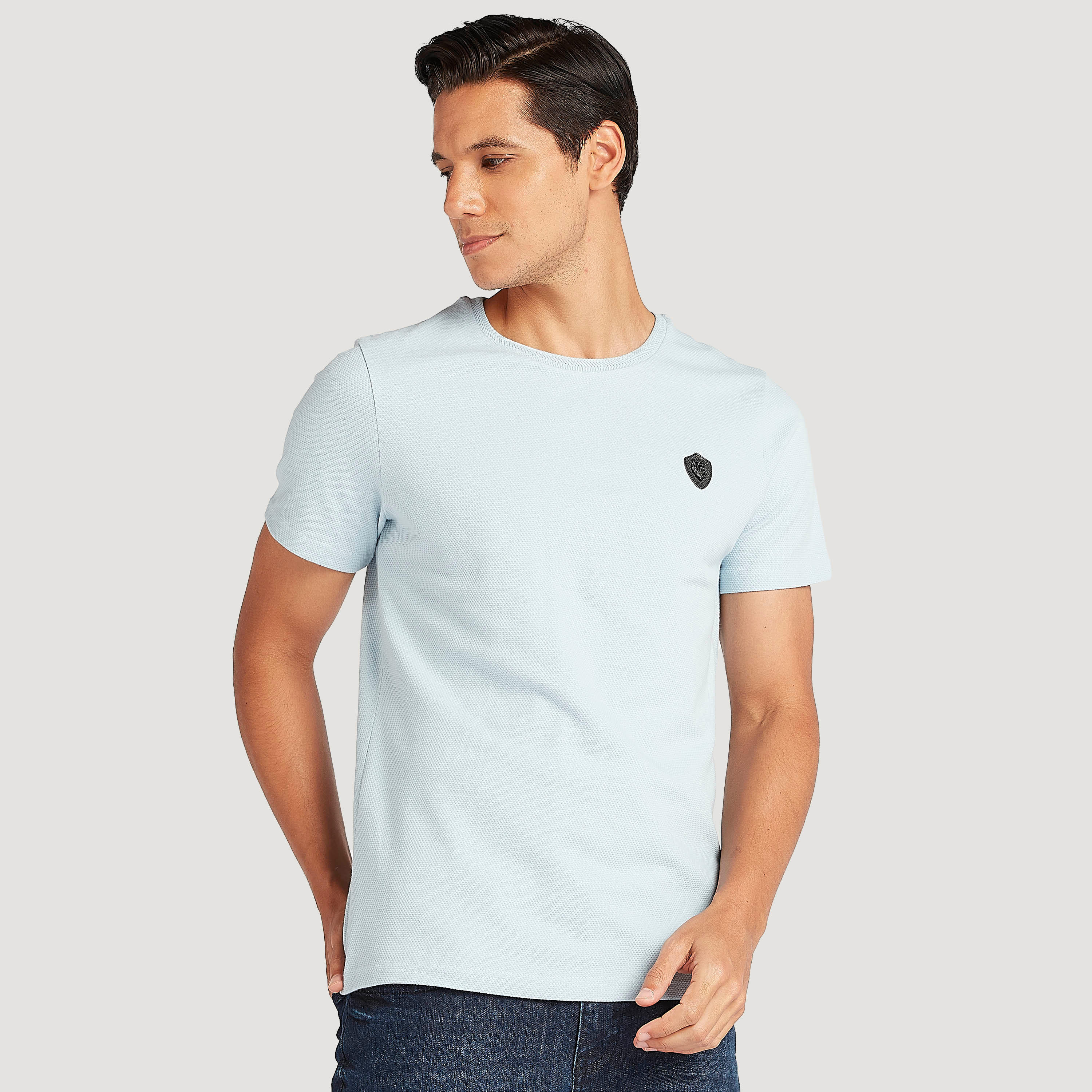 تيشيرت بارز الملمس بياقة ضيّقة وأكمام قصيرة-men-clothing-tshirtsandpolos-tshirts-image-1
