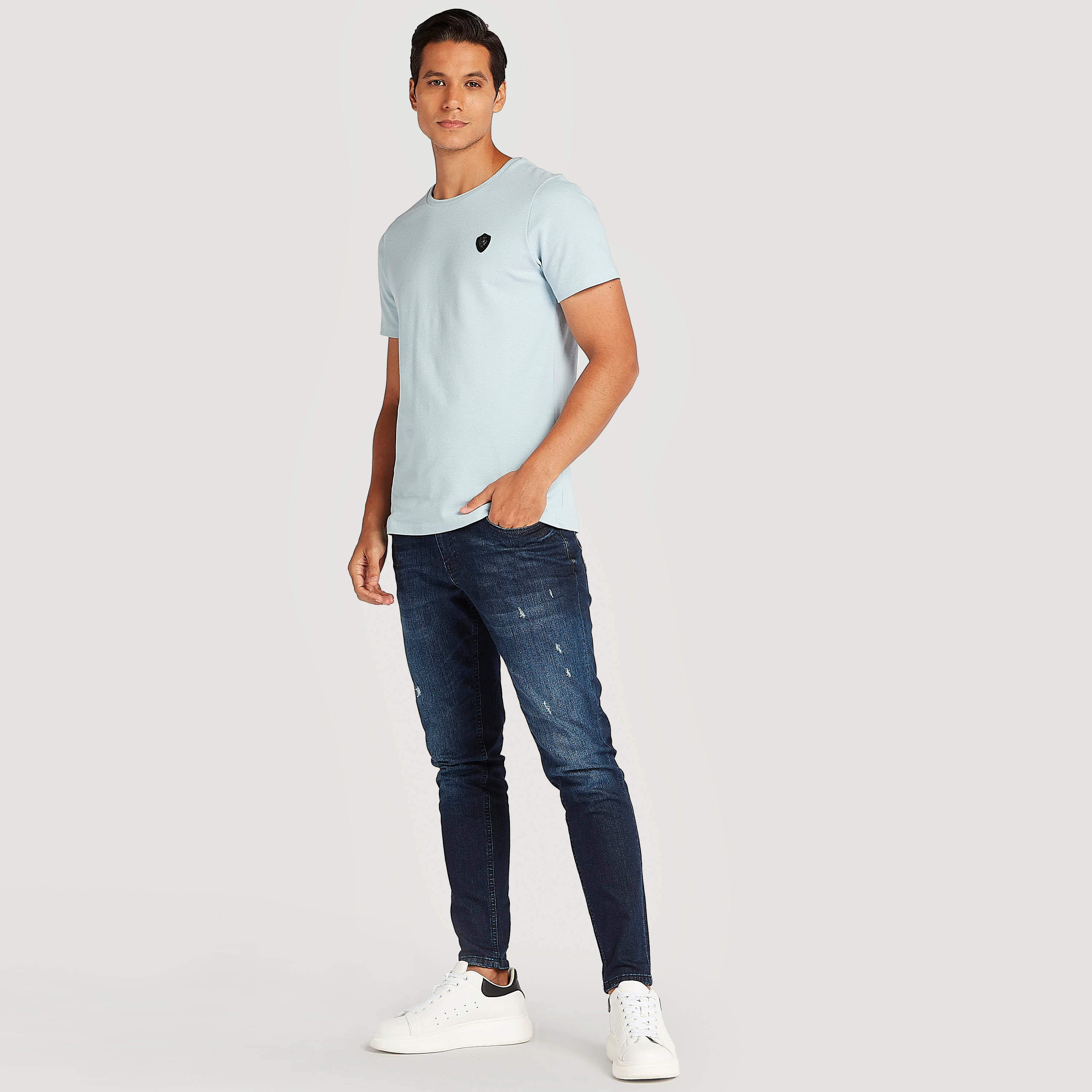 تيشيرت بارز الملمس بياقة ضيّقة وأكمام قصيرة-men-clothing-tshirtsandpolos-tshirts-image-2