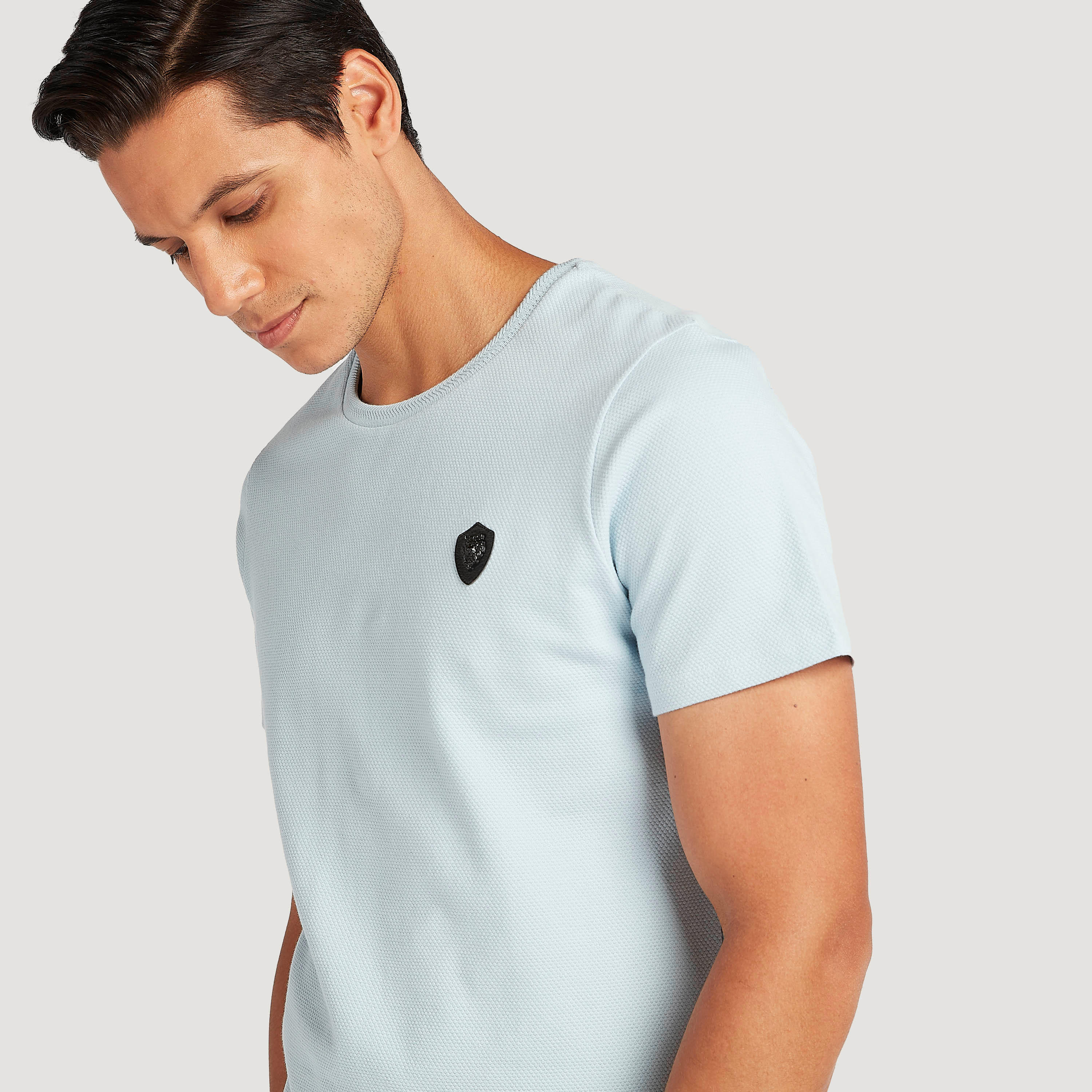 تيشيرت بارز الملمس بياقة ضيّقة وأكمام قصيرة-men-clothing-tshirtsandpolos-tshirts-image-3