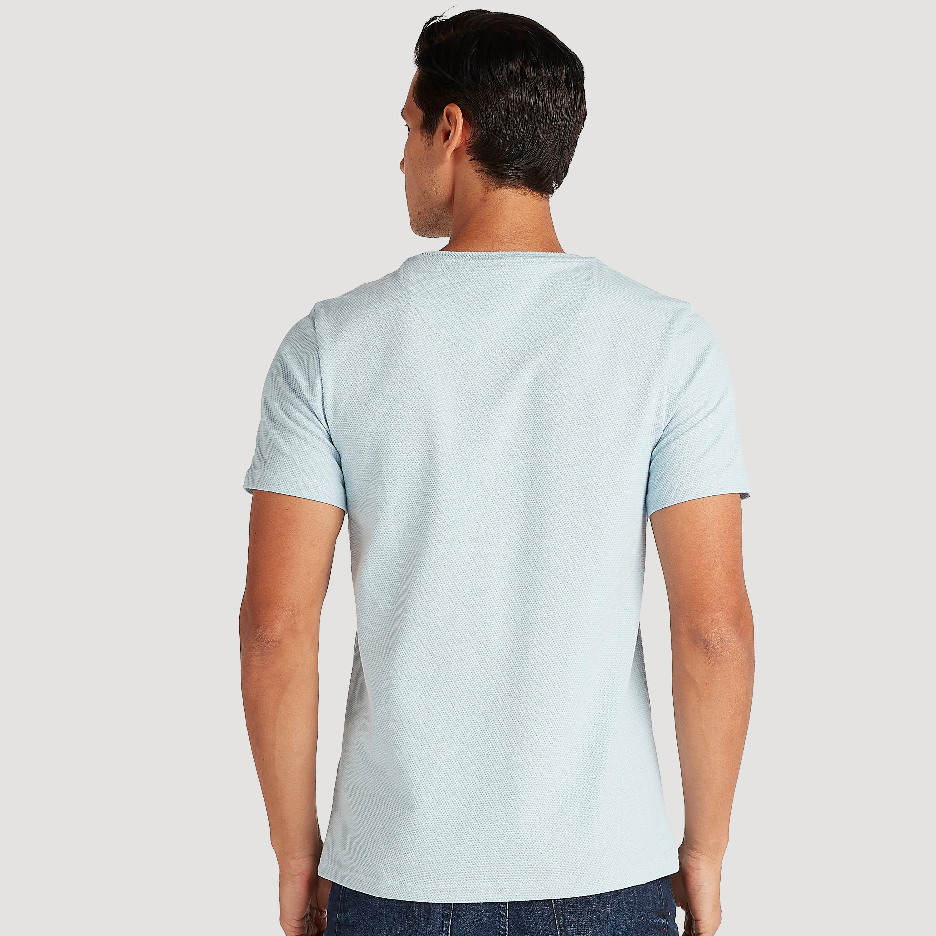 تيشيرت بارز الملمس بياقة ضيّقة وأكمام قصيرة-men-clothing-tshirtsandpolos-tshirts-image-4
