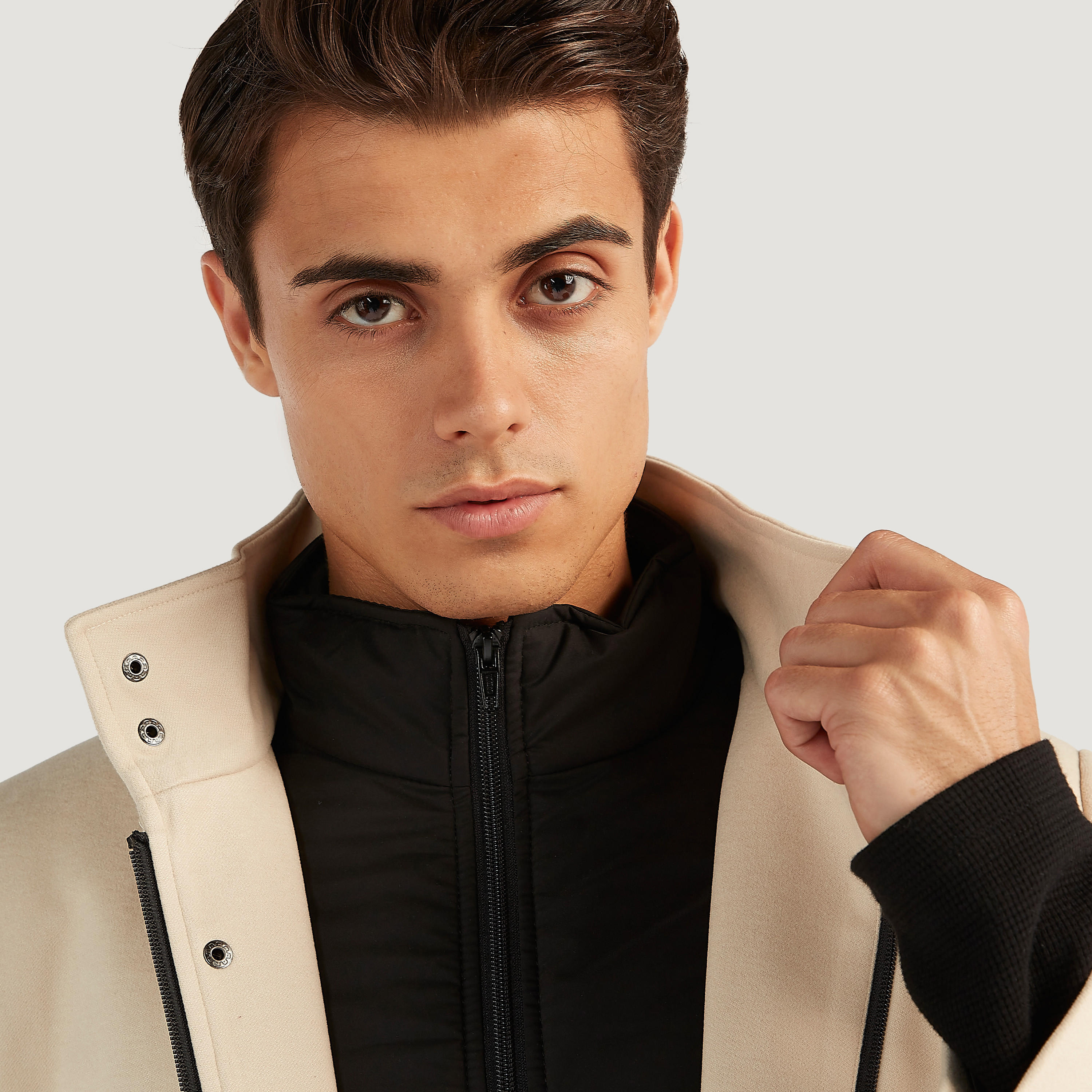 معطف سادة بجيوب وسحّاب إغلاق من آيكونيك-men-clothing-jacketsandblazers-coats-image-2