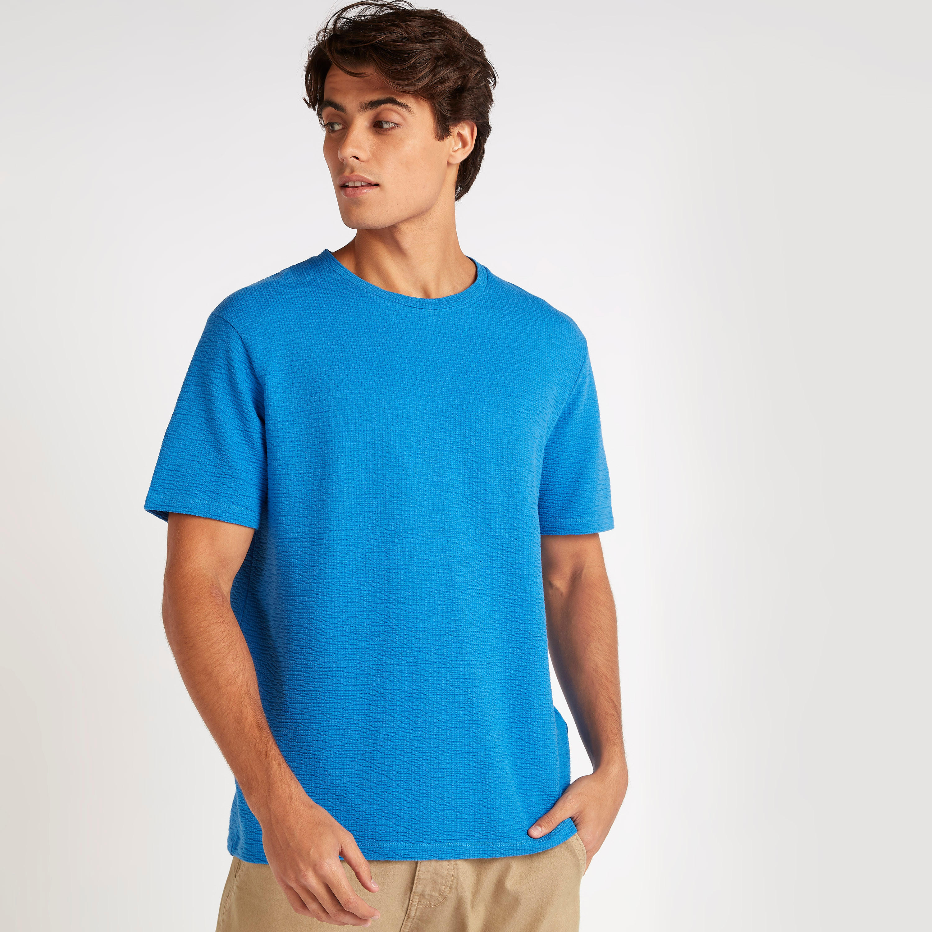 تيشيرت بارز الملمس بياقة ضيّقة وأكمام قصيرة من آيكونيك-men-clothing-tshirtsandpolos-tshirts-image-1