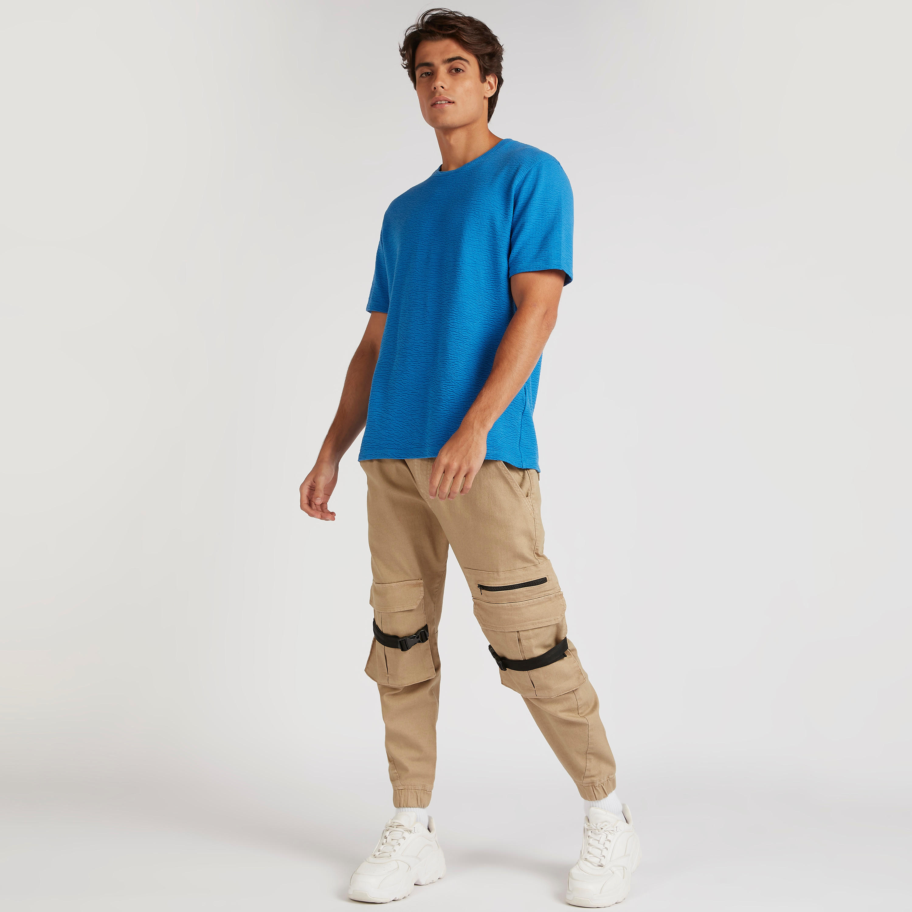 تيشيرت بارز الملمس بياقة ضيّقة وأكمام قصيرة من آيكونيك-men-clothing-tshirtsandpolos-tshirts-image-2
