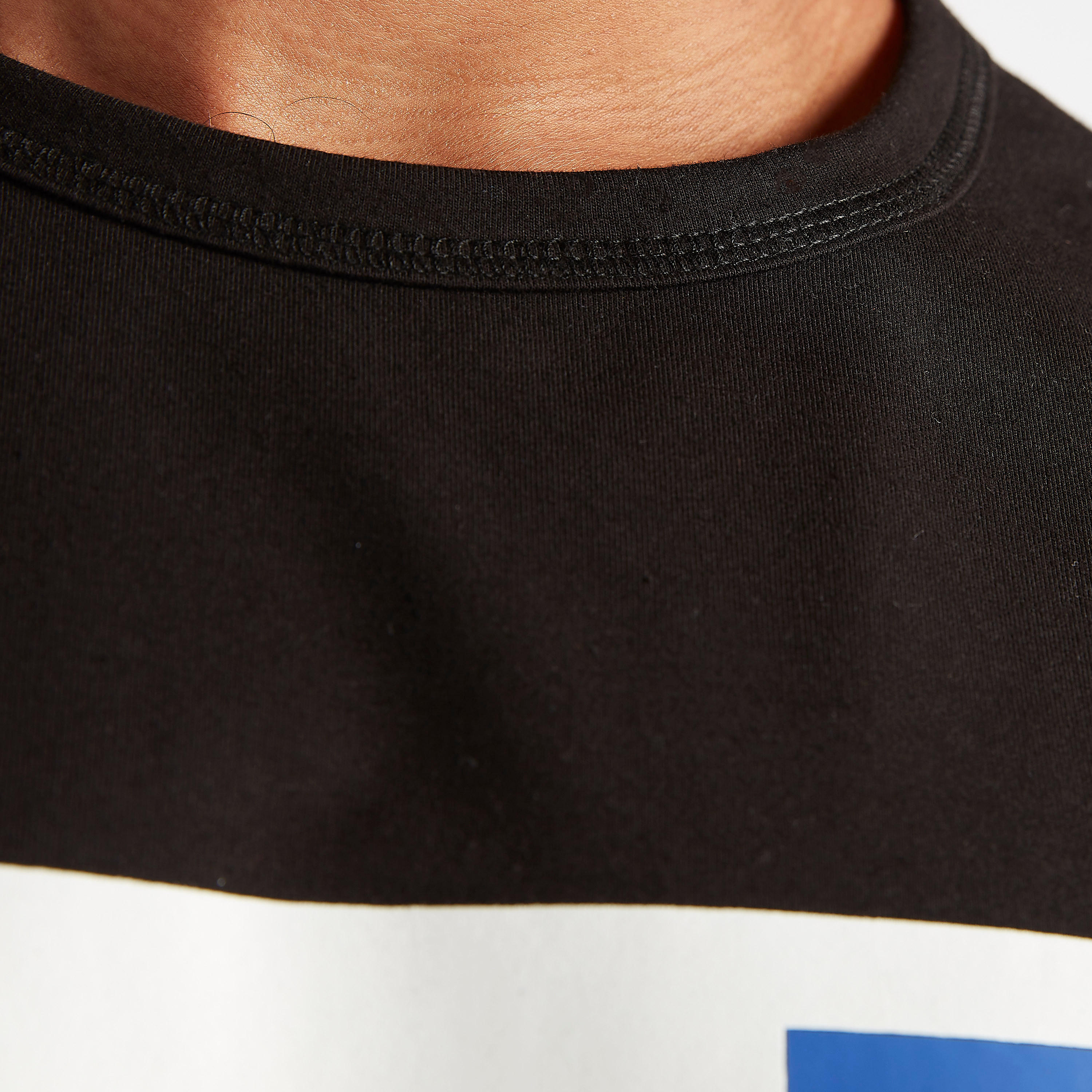 تيشيرت واسع بياقة ضيقة وأكمام قصيرة وطبعات من آيكونيك-men-clothing-tshirtsandpolos-tshirts-image-5