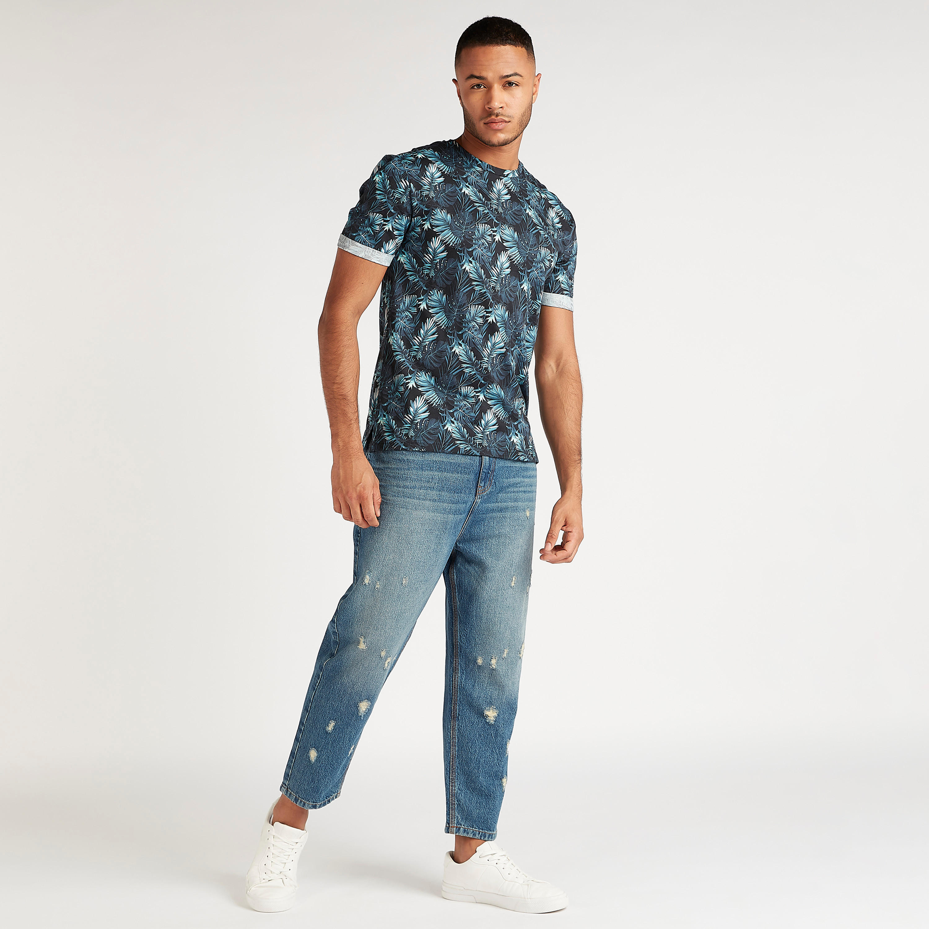 Iconic Ripped Jeans with Button Closure and Pocket-men-clothing-bottoms-jeans-image-2