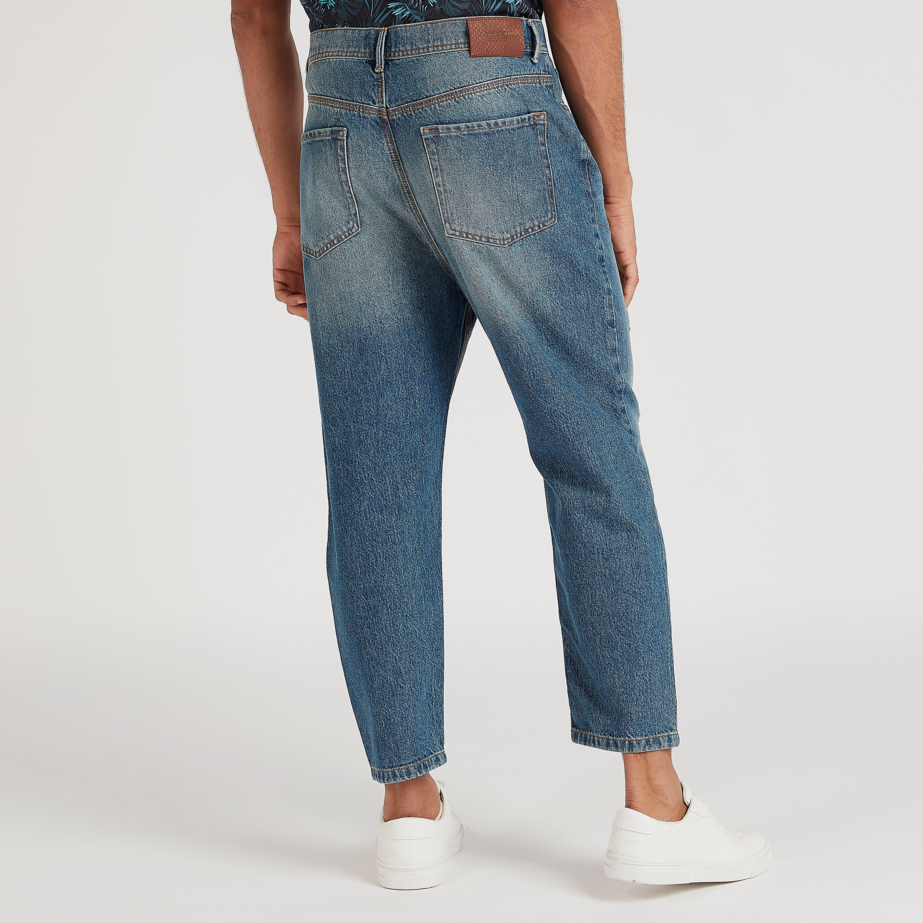 Iconic Ripped Jeans with Button Closure and Pocket-men-clothing-bottoms-jeans-image-4