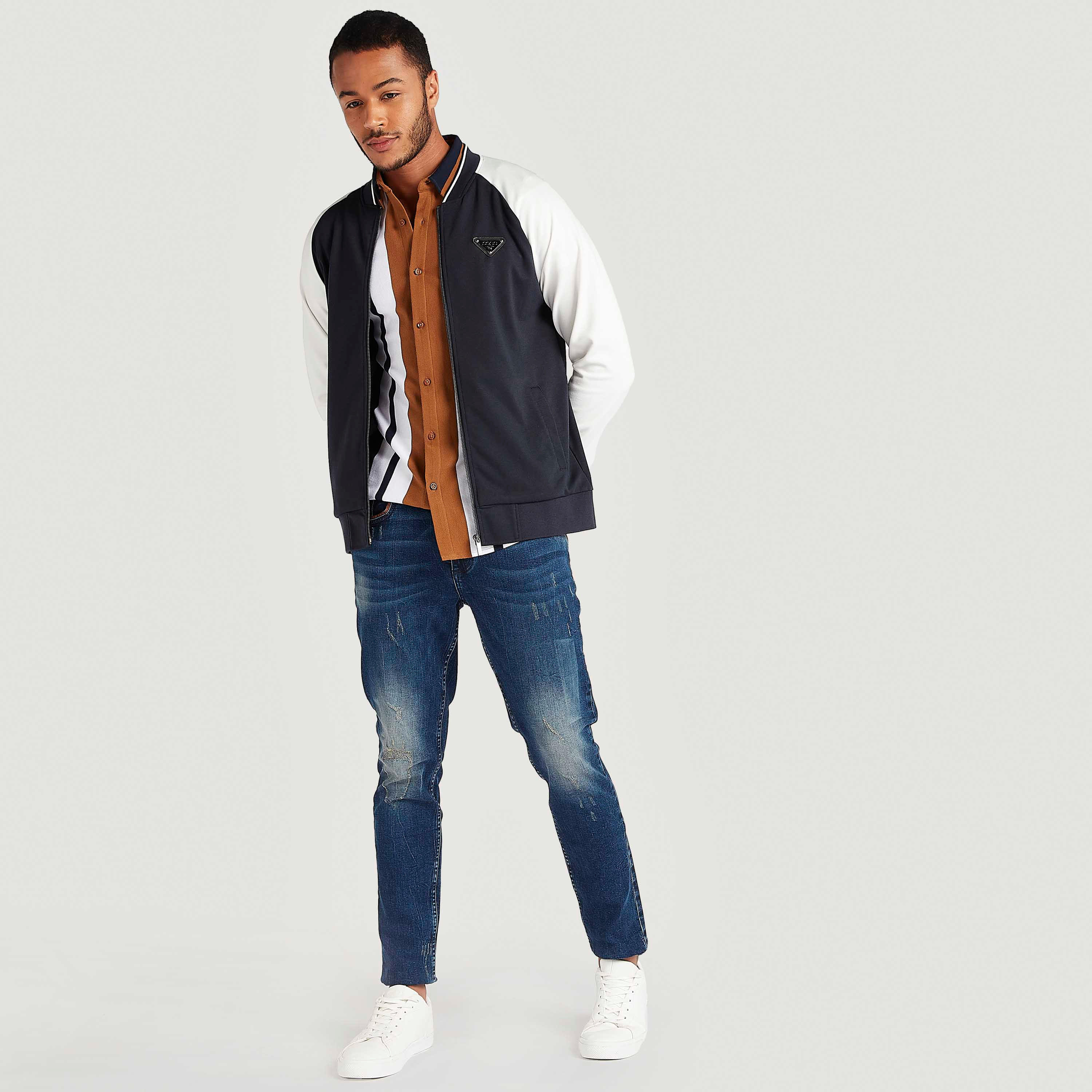 بنطلون جينز دنيم بارز الملمس بخصر متوسط الارتفاع وزر إغلاق من آيكونيك-men-clothing-bottoms-jeans-image-2
