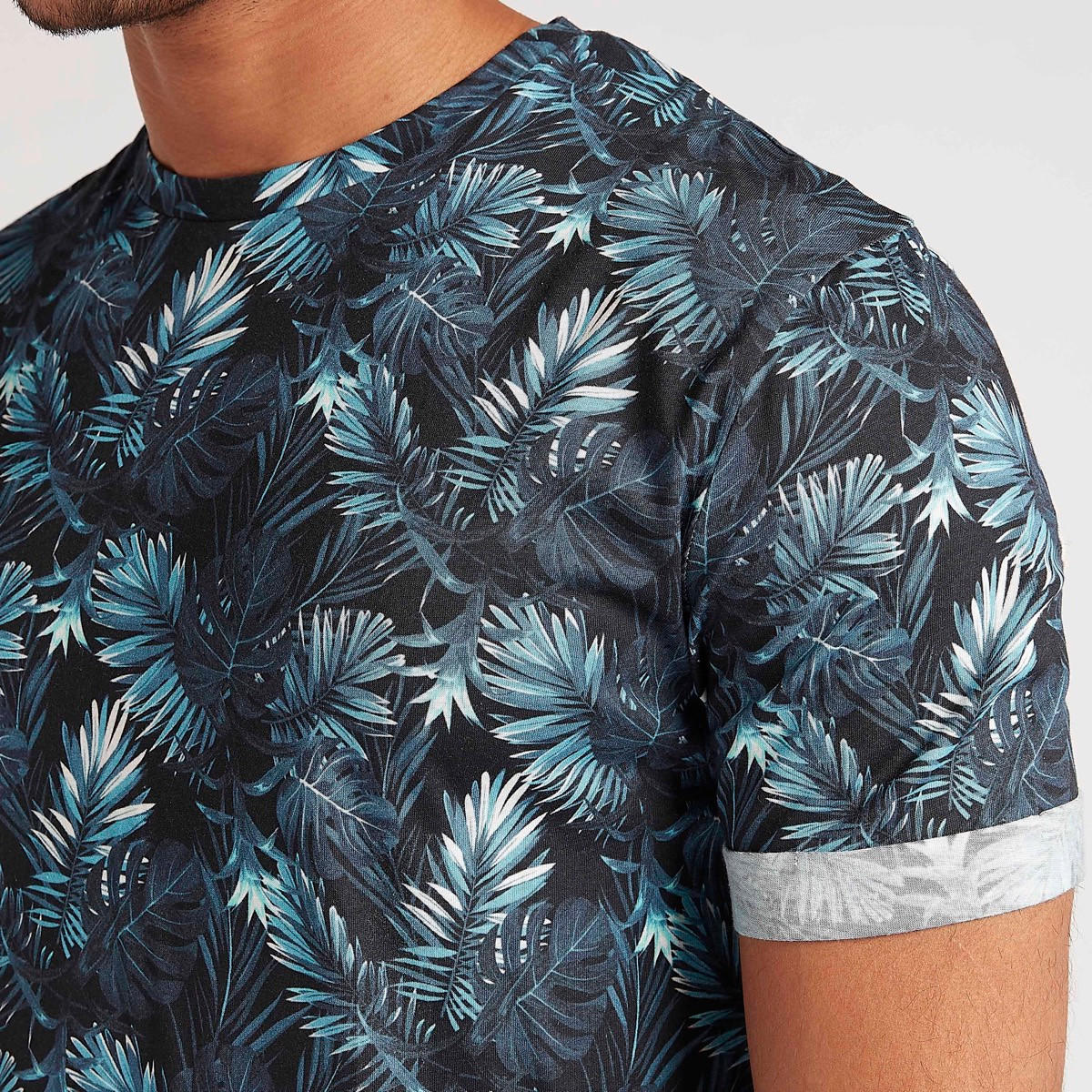 Iconic Tropical Print Crew Neck T-shirt with Short Sleeves-men-clothing-tshirtsandpolos-tshirts-image-3