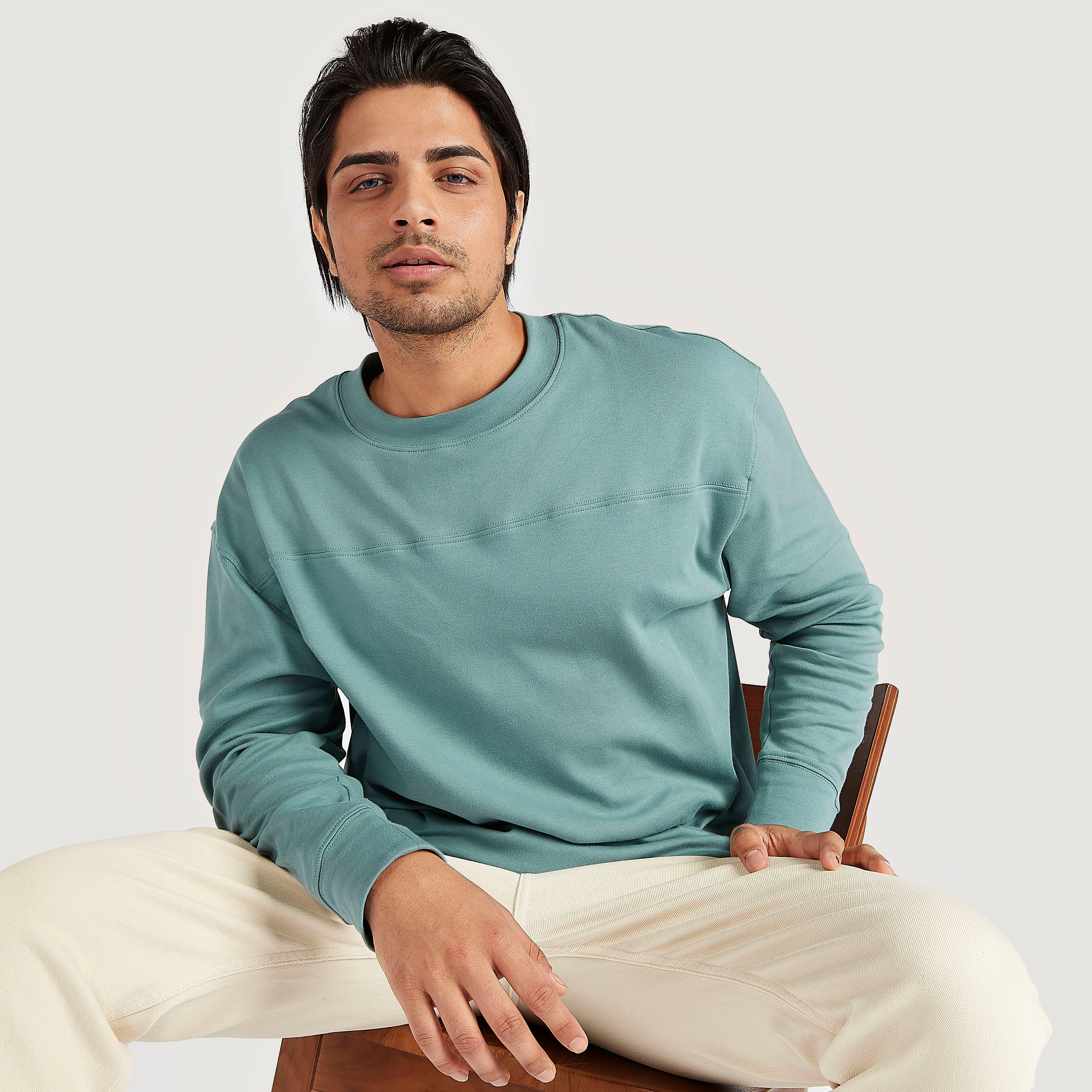 سويت شيرت سادة بياقة ضيّقة وأكمام طويلة من أيكونيك-men-winterwear-hoodiesandsweatshirts-image-3