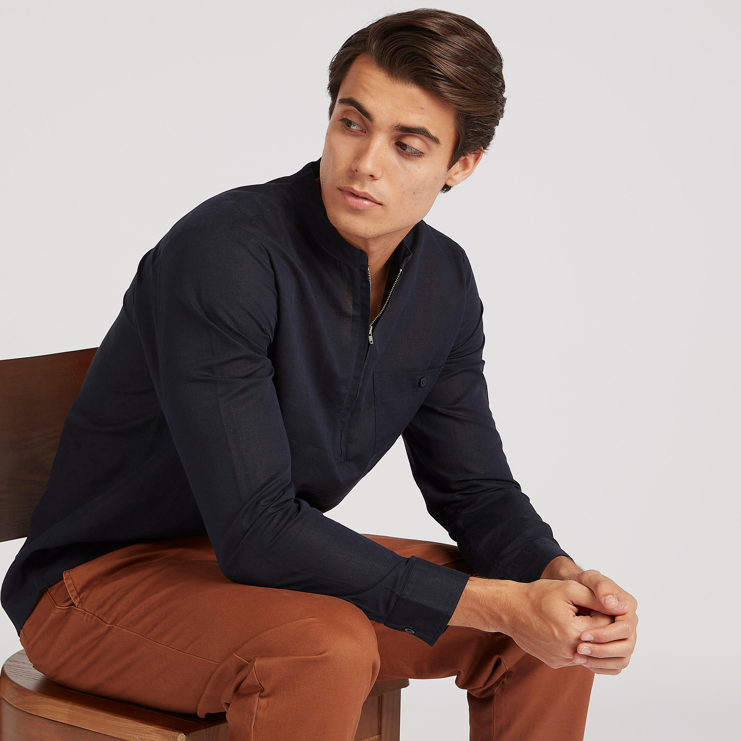 قميص بارز الملمس بقصّة سليم ووصلة أزرار بسحّاب-men-clothing-shirts-image-1