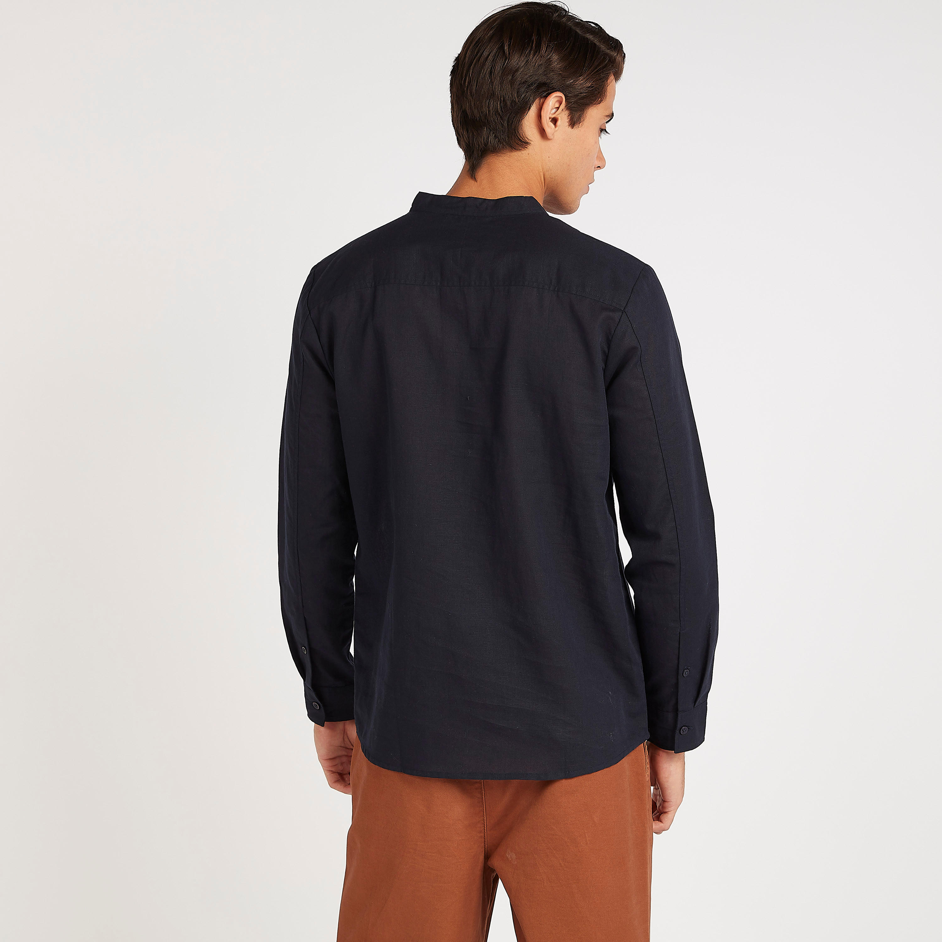 قميص بارز الملمس بقصّة سليم ووصلة أزرار بسحّاب-men-clothing-shirts-image-4
