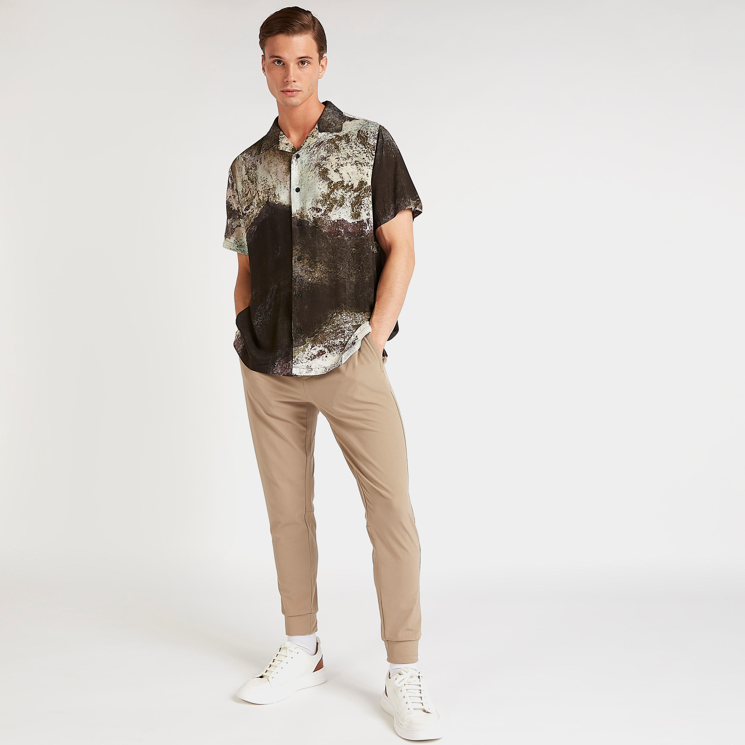 بنطلون رياضي بقصة سليم وخصر مرن وجيوب من آيكونيك-men-clothing-bottoms-joggers-image-2