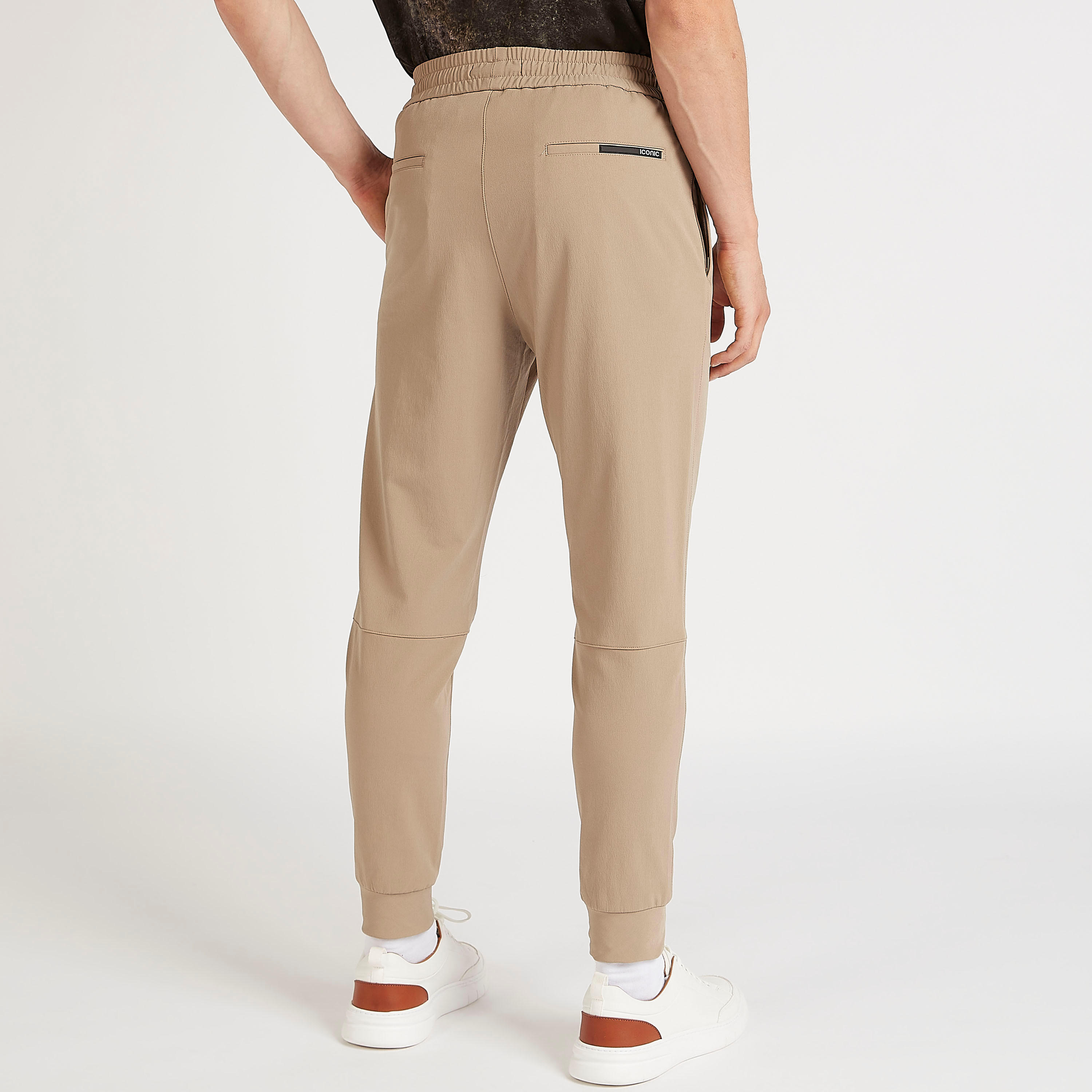 بنطلون رياضي بقصة سليم وخصر مرن وجيوب من آيكونيك-men-clothing-bottoms-joggers-image-4