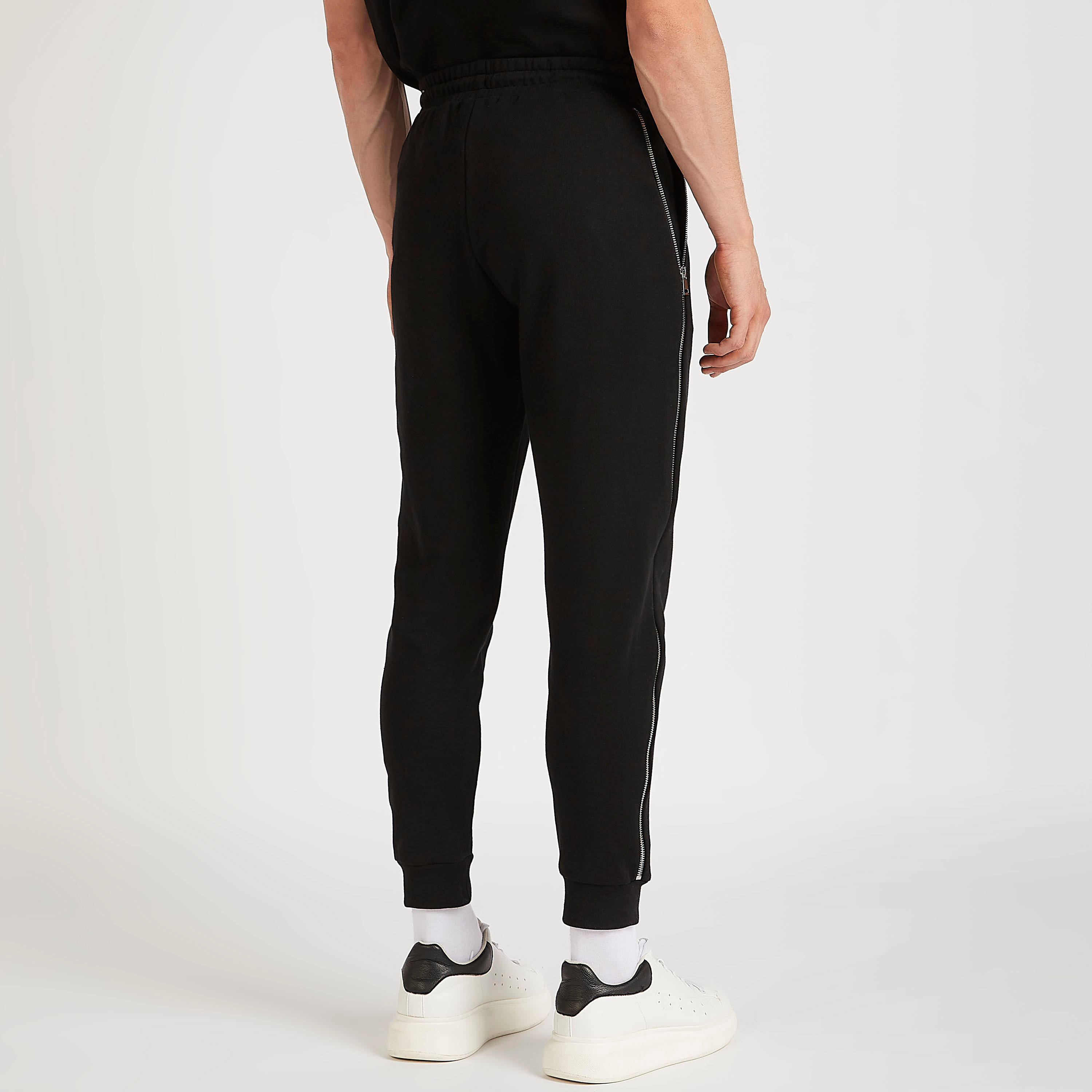بنطلون رياضي بقصة سليم وخصر مرن وتفاصيل سحّاب من آيكونيك-men-clothing-bottoms-joggers-image-4