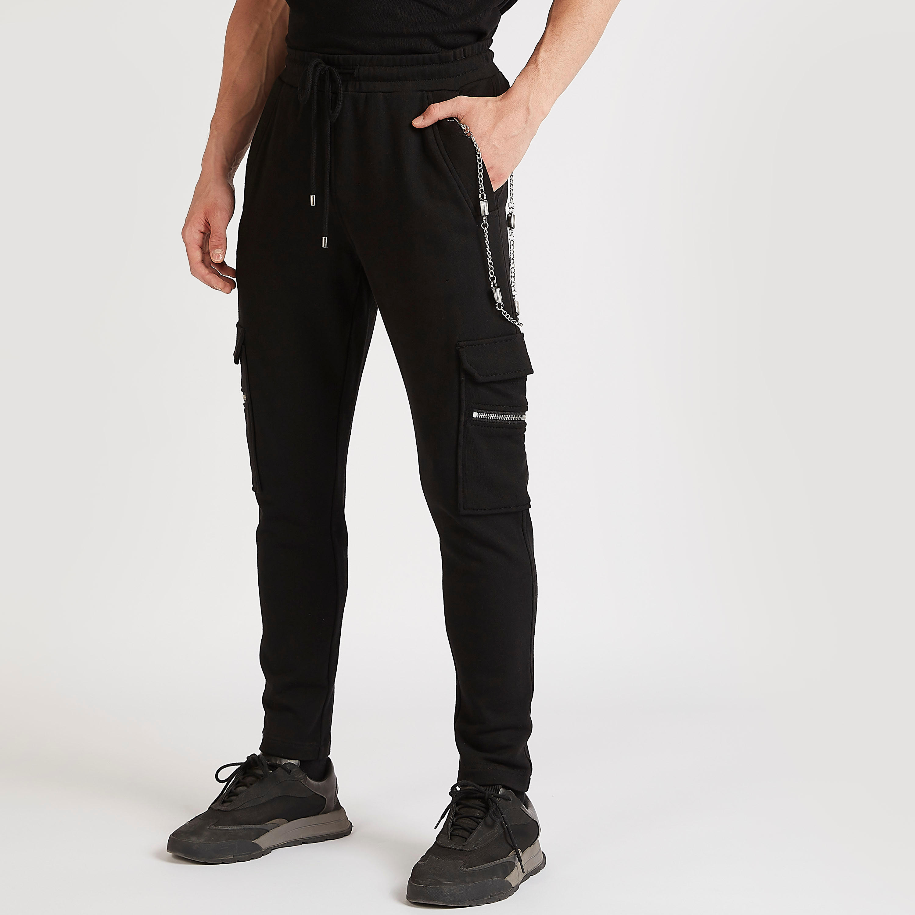 بنطلون رياضي سليم فيت بخصر فليكسي وتفاصيل سلسلة من آيكونيك-men-clothing-bottoms-joggers-image-1