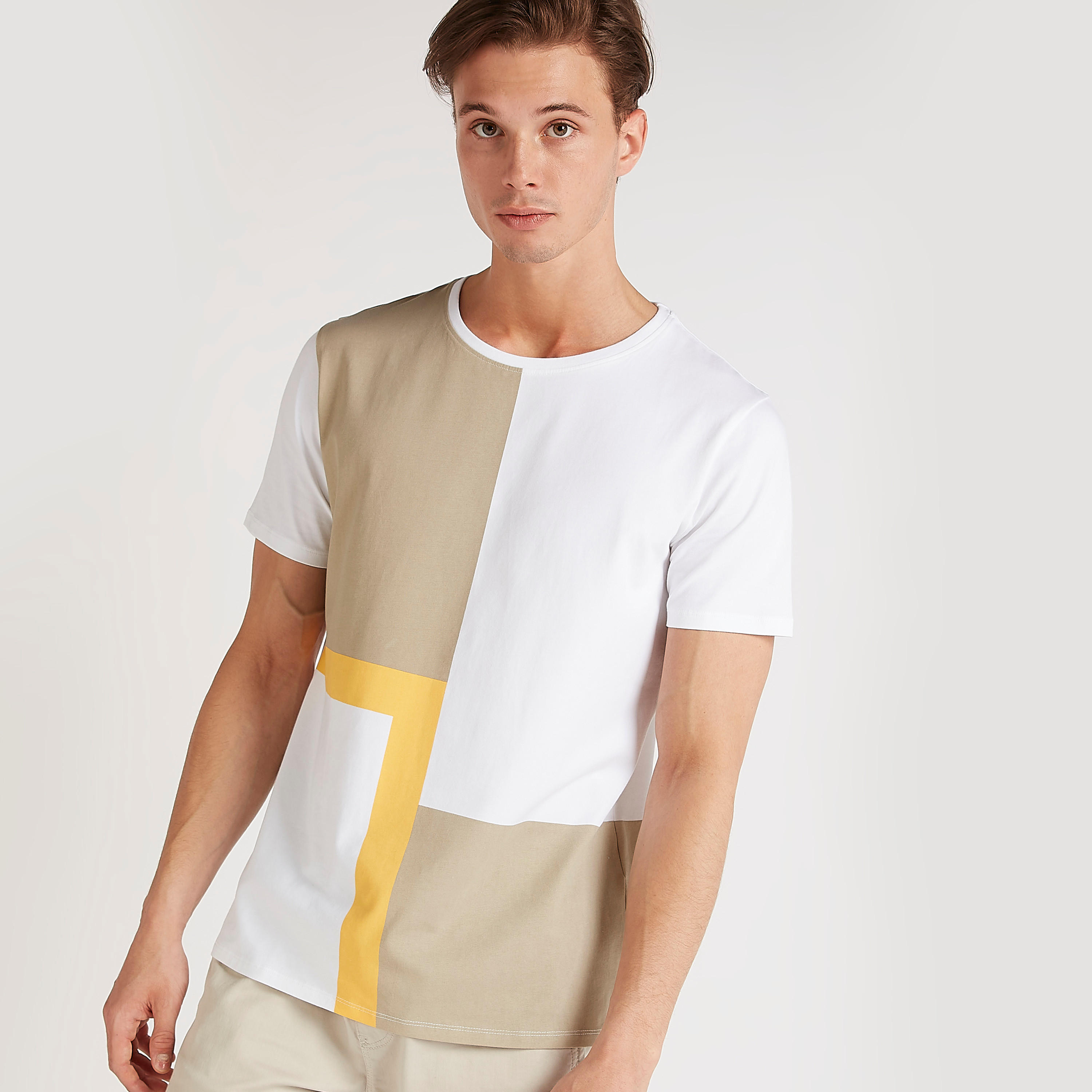 تيشيرت بياقة ضيّقة وأكمام قصيرة وطبعات من آيكونيك-men-clothing-tshirtsandpolos-tshirts-image-1
