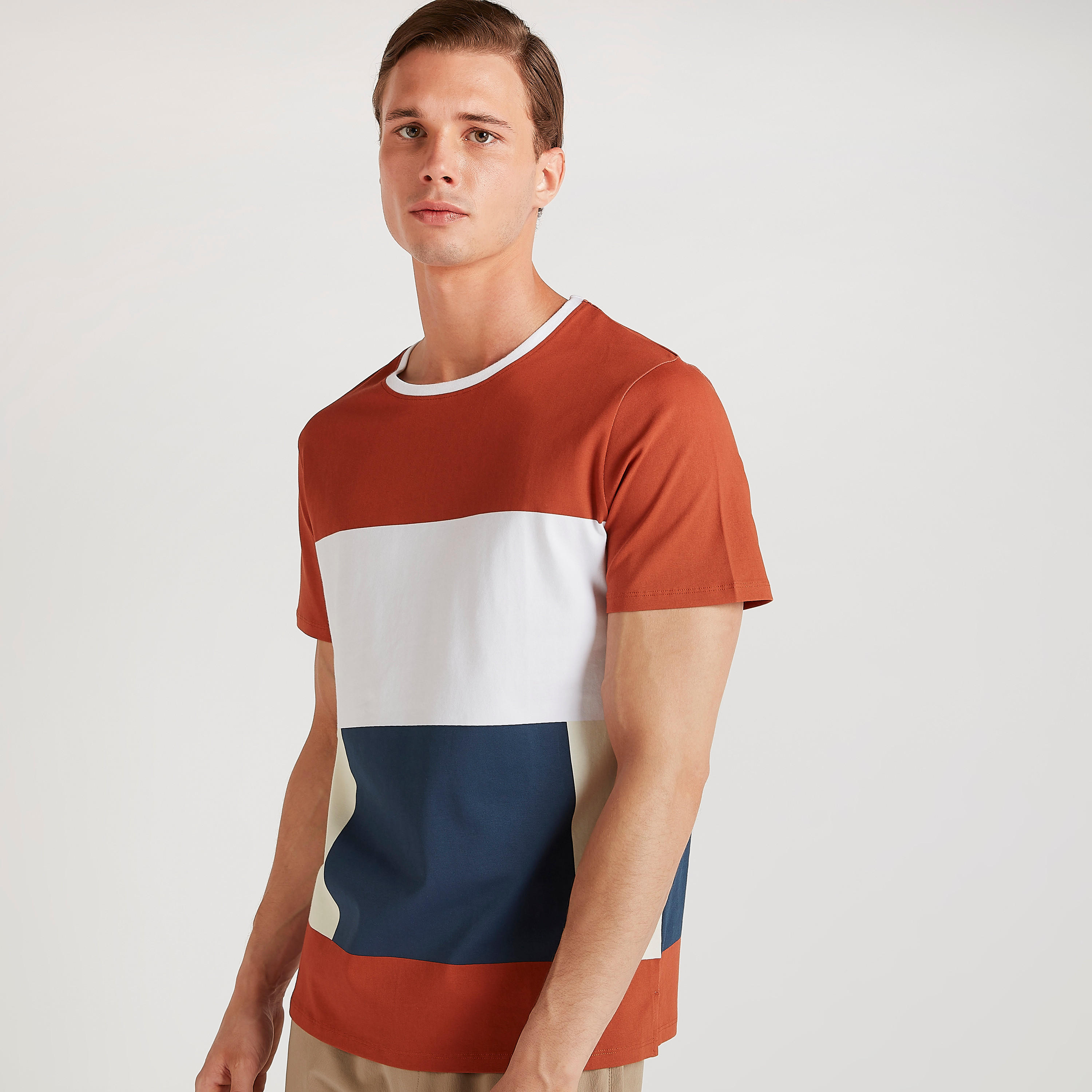 تيشيرت قوالب ملوّنة بياقة ضيّقة وأكمام قصيرة من آيكونيك-men-clothing-tshirtsandpolos-tshirts-image-1