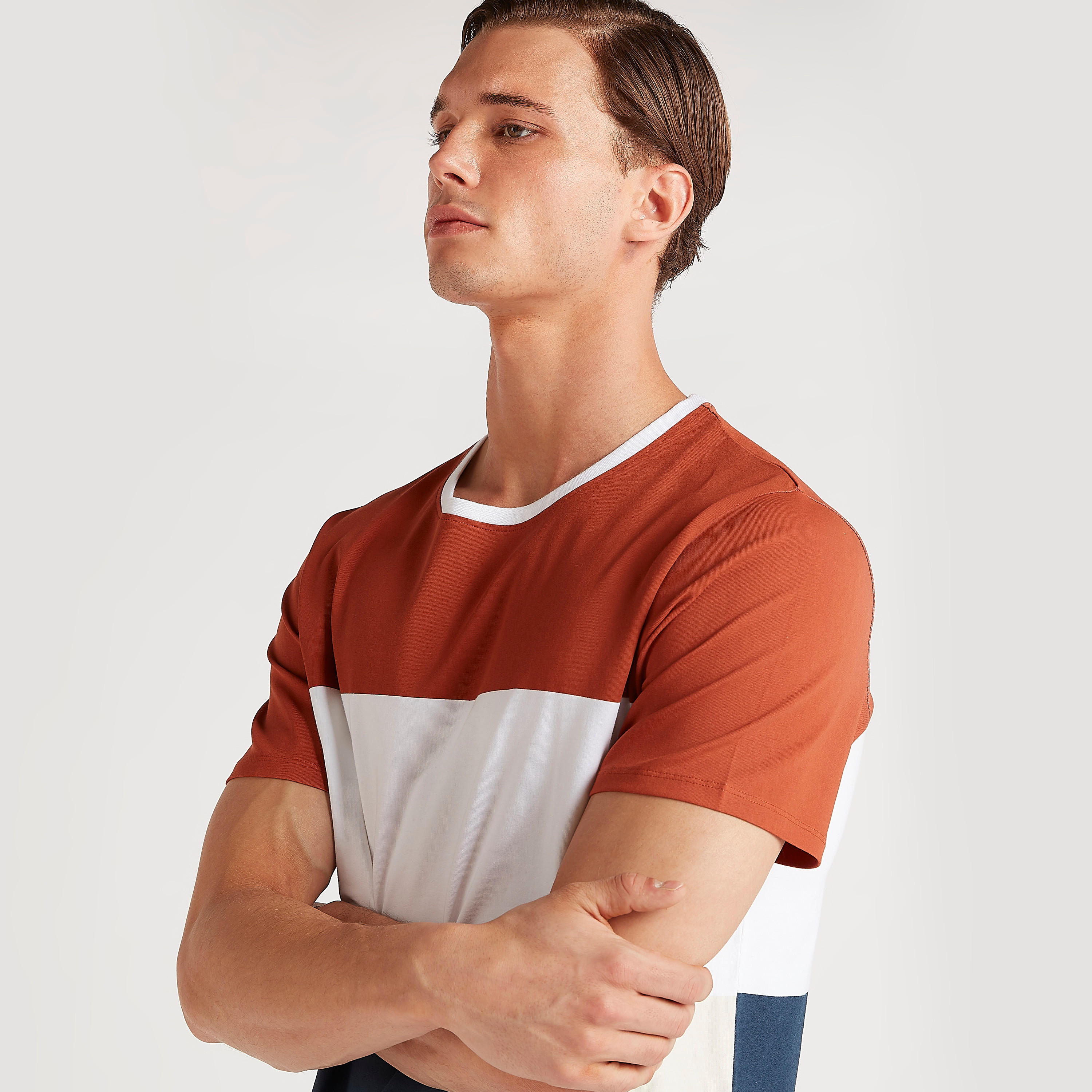 تيشيرت قوالب ملوّنة بياقة ضيّقة وأكمام قصيرة من آيكونيك-men-clothing-tshirtsandpolos-tshirts-image-2