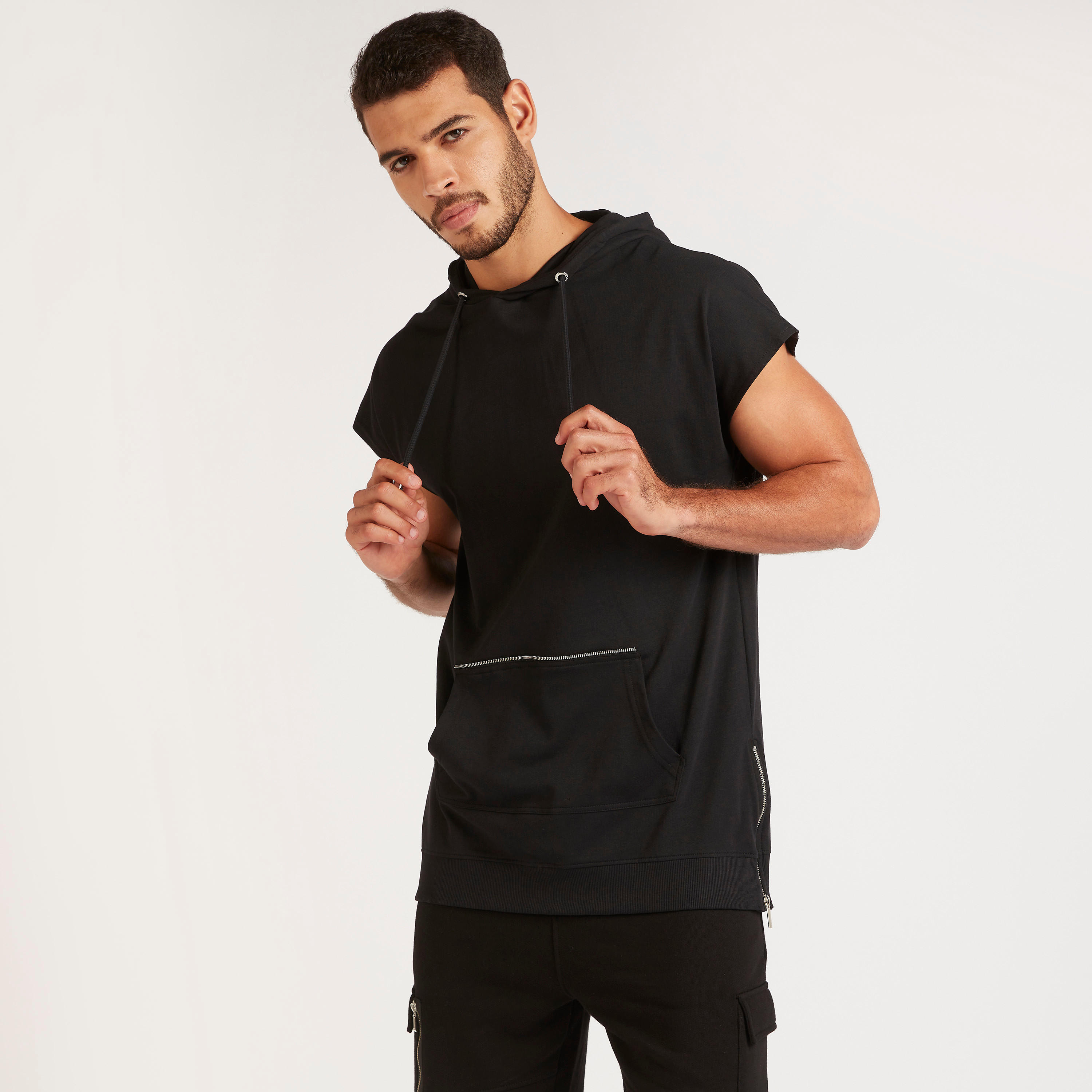 هودي سادة بأكمام قصيرة من آيكونيك-men-clothing-tshirtsandpolos-tshirts-image-1