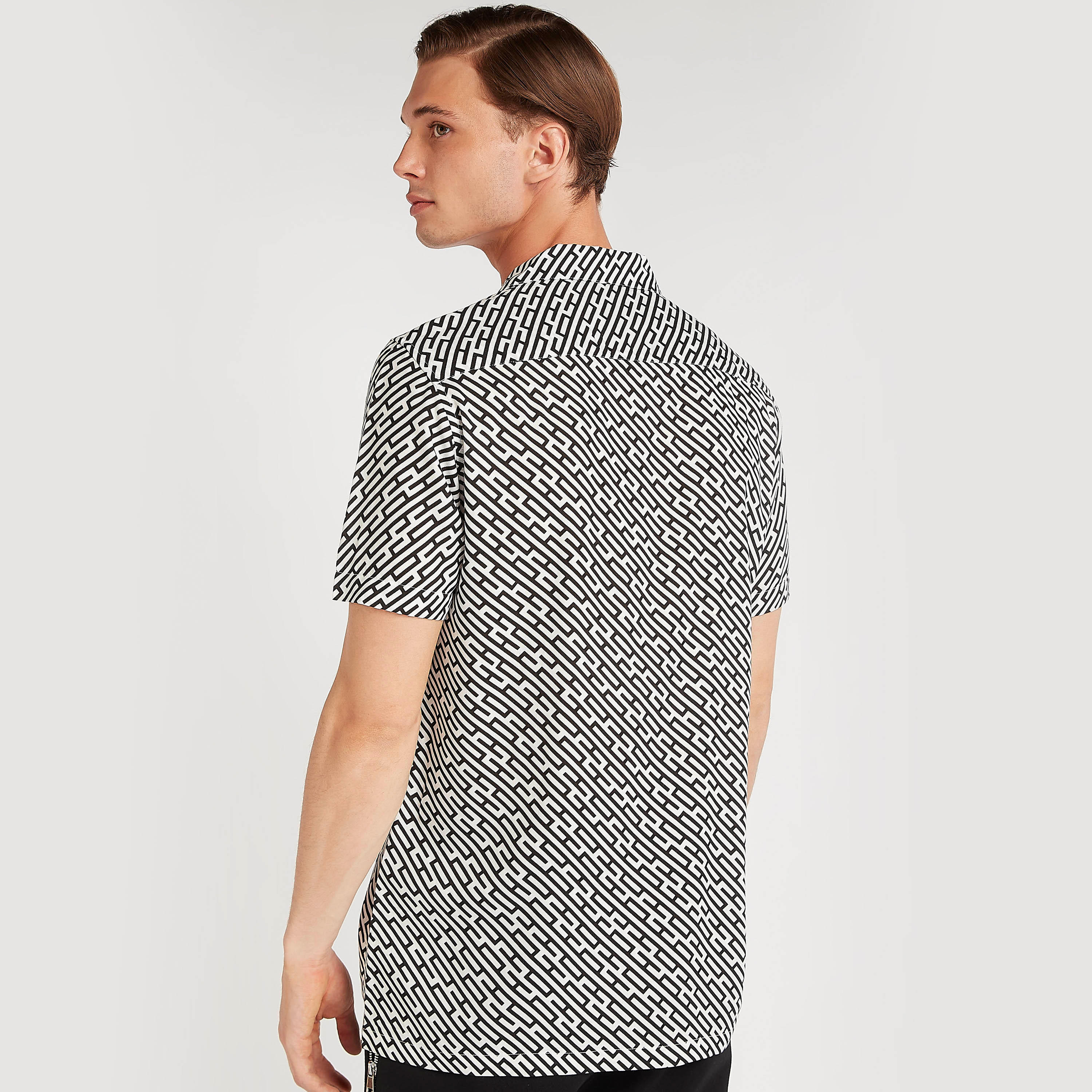 قميص بقصة سليم وطبعات وزر علوي وأكمام قصيرة من آيكونيك-men-clothing-shirts-image-1