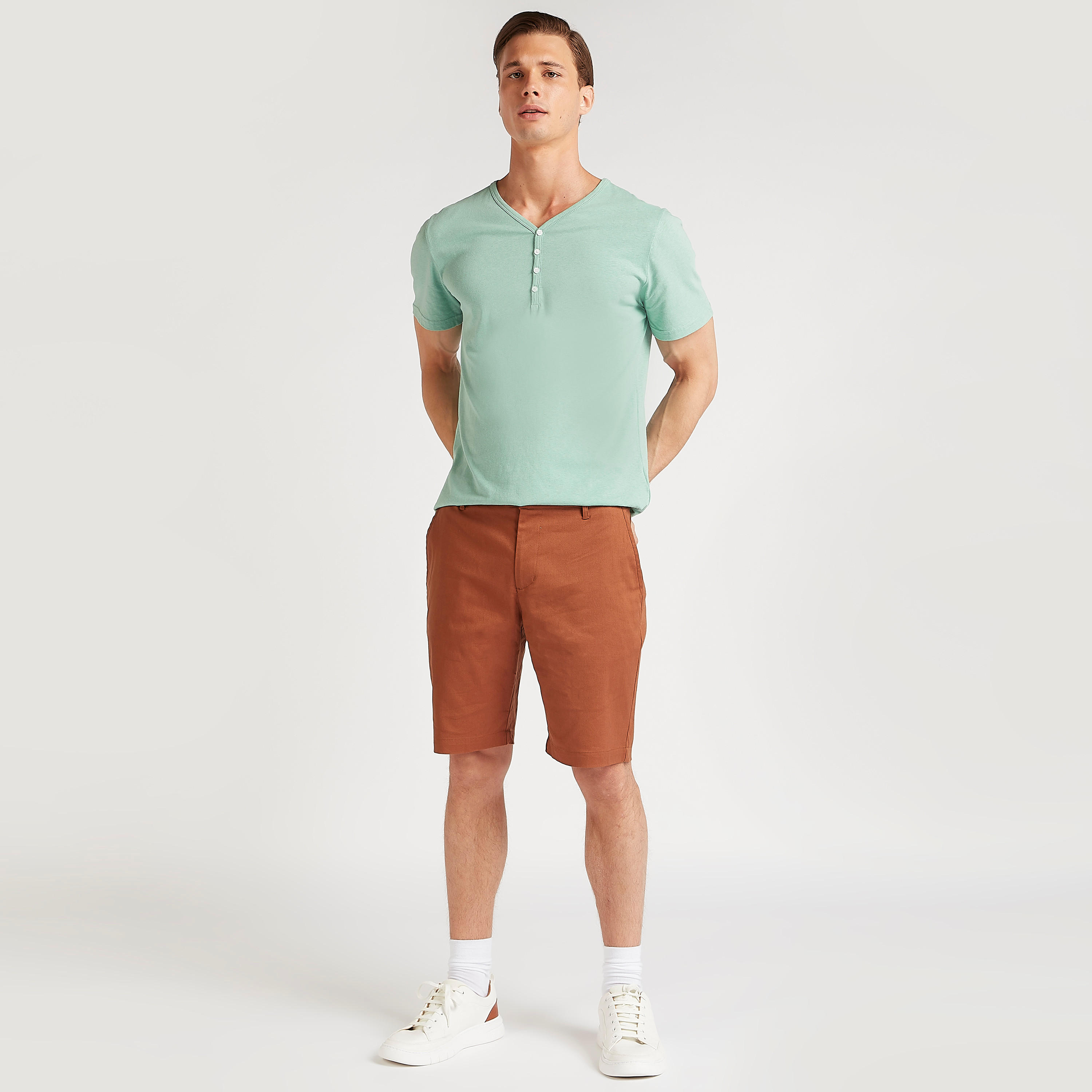تيشيرت سادة بياقة V وأكمام قصيرة من آيكونيك-men-clothing-tshirtsandpolos-tshirts-image-6