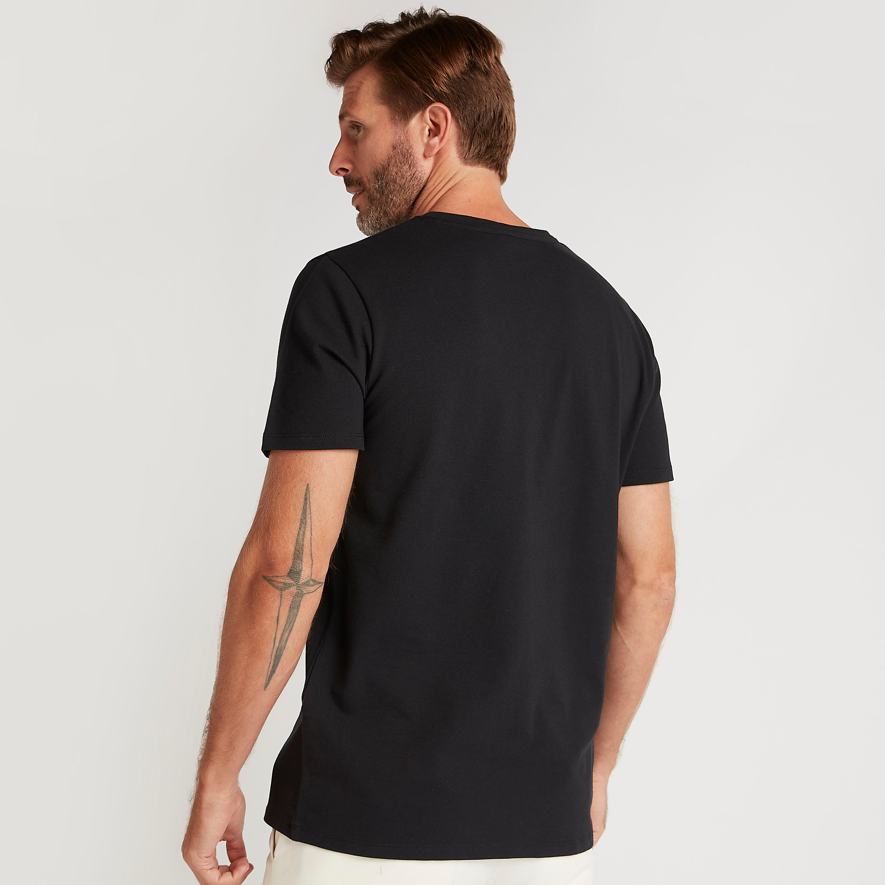 تيشيرت بياقة ضيّقة وأكمام قصيرة وطبعات من آيكونيك-men-clothing-tshirtsandpolos-tshirts-image-4