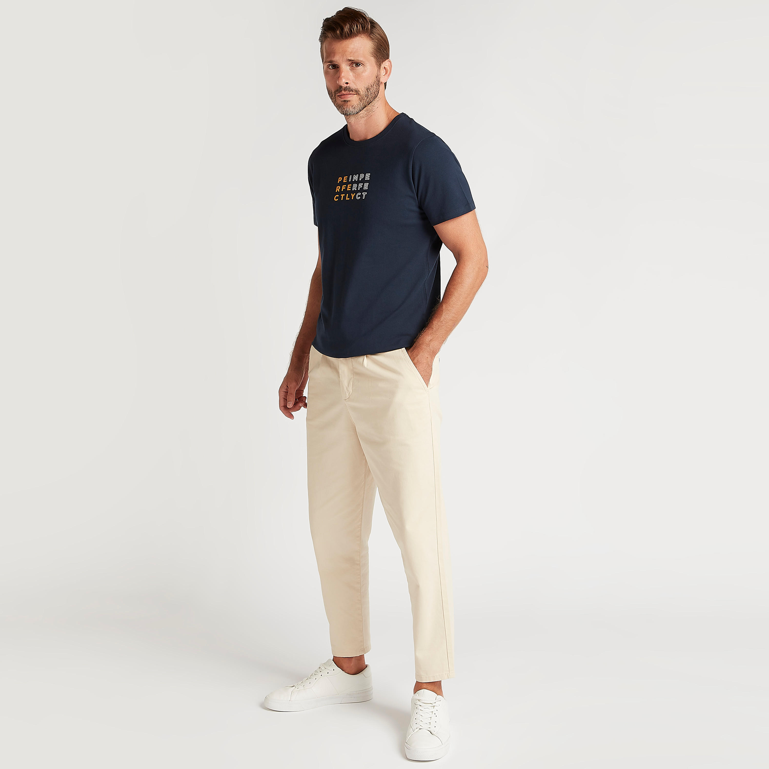 تيشيرت بياقة ضيّقة وأكمام قصيرة وطبعات من بوسيني-men-clothing-tshirtsandpolos-tshirts-image-2