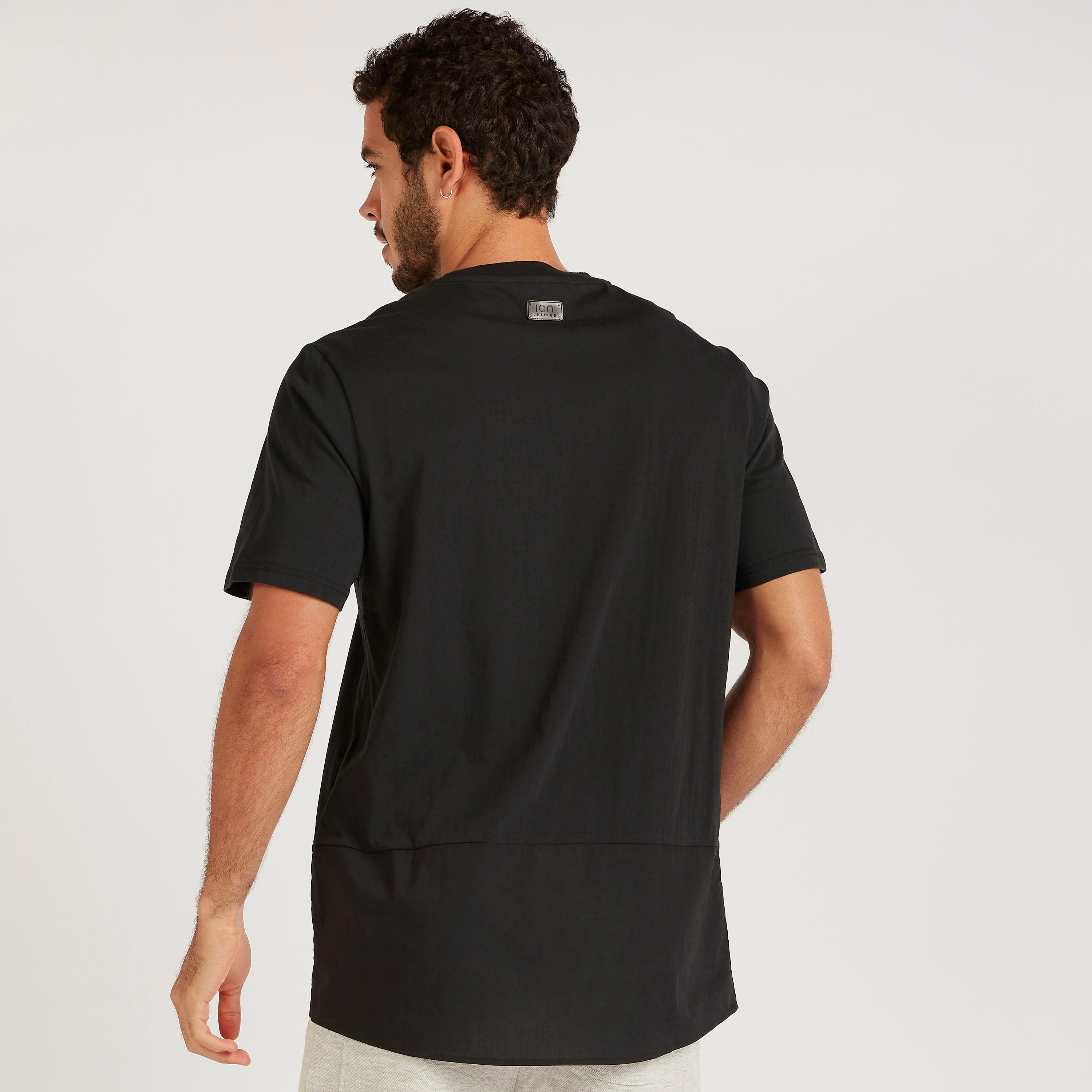 تيشيرت بياقة ضيّقة وأكمام قصيرة من آيكونيك-men-clothing-tshirtsandpolos-tshirts-image-4