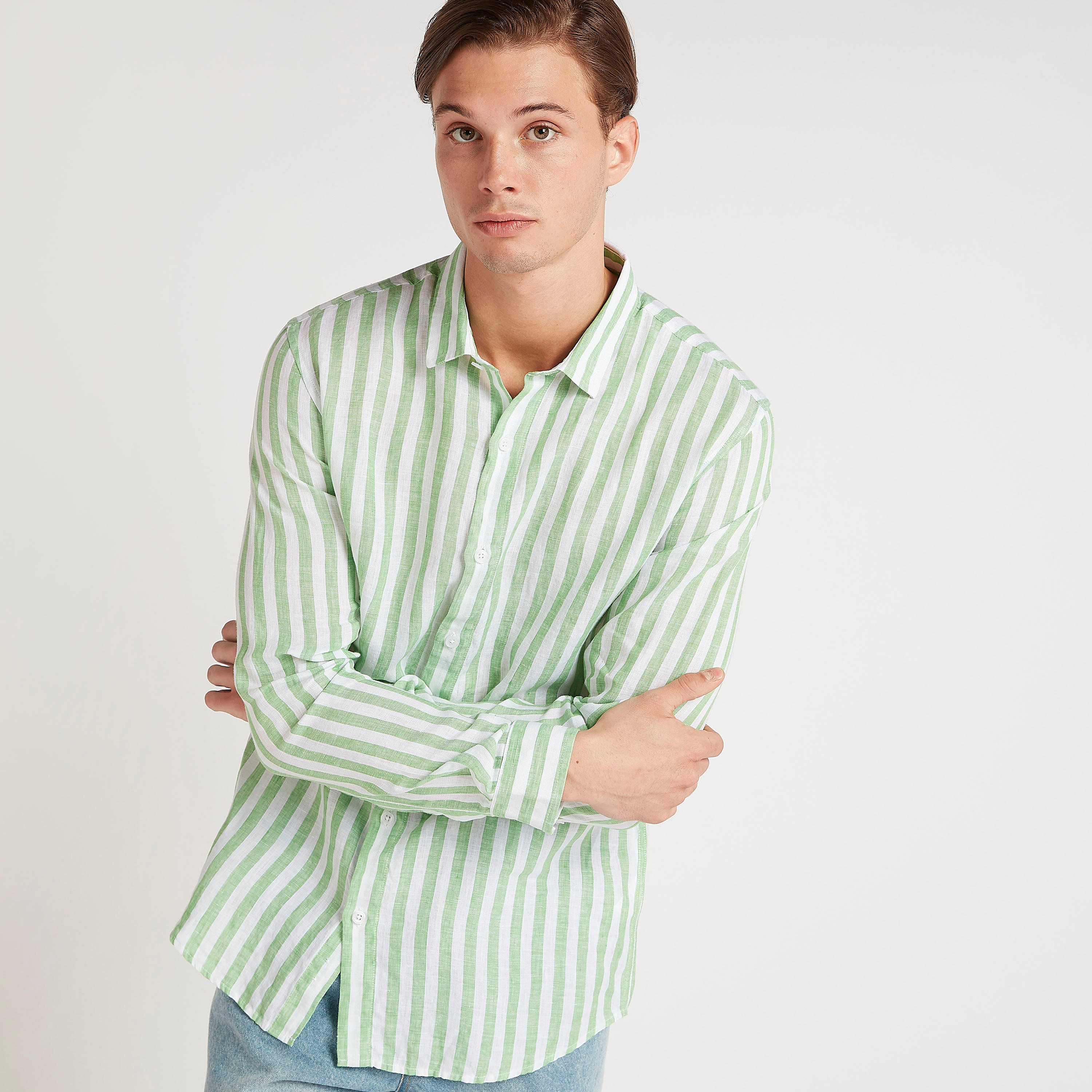 قميص مخطط بياقة واسعة وأكمام طويلة من آيكونيك-men-clothing-shirts-image-1