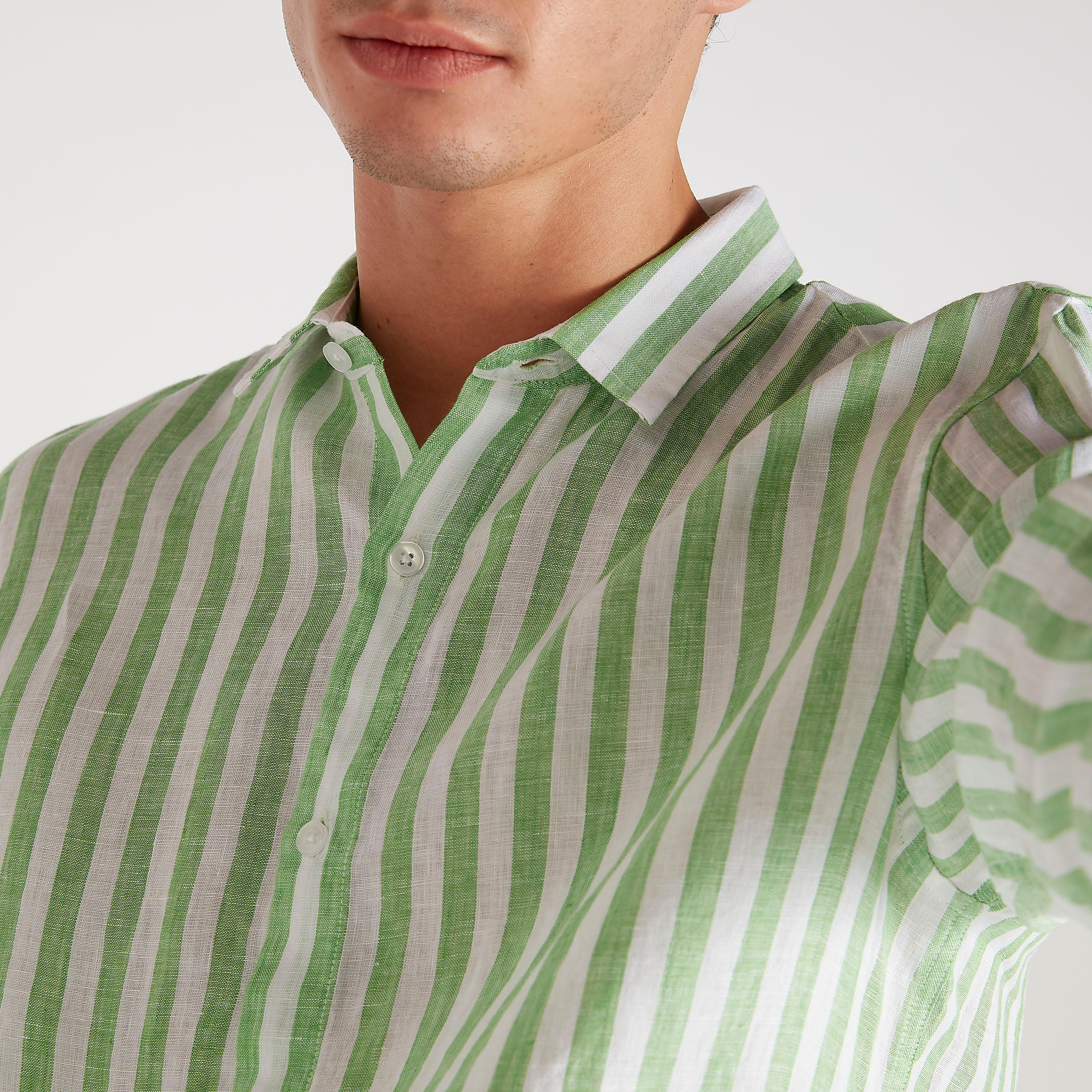قميص مخطط بياقة واسعة وأكمام طويلة من آيكونيك-men-clothing-shirts-image-3