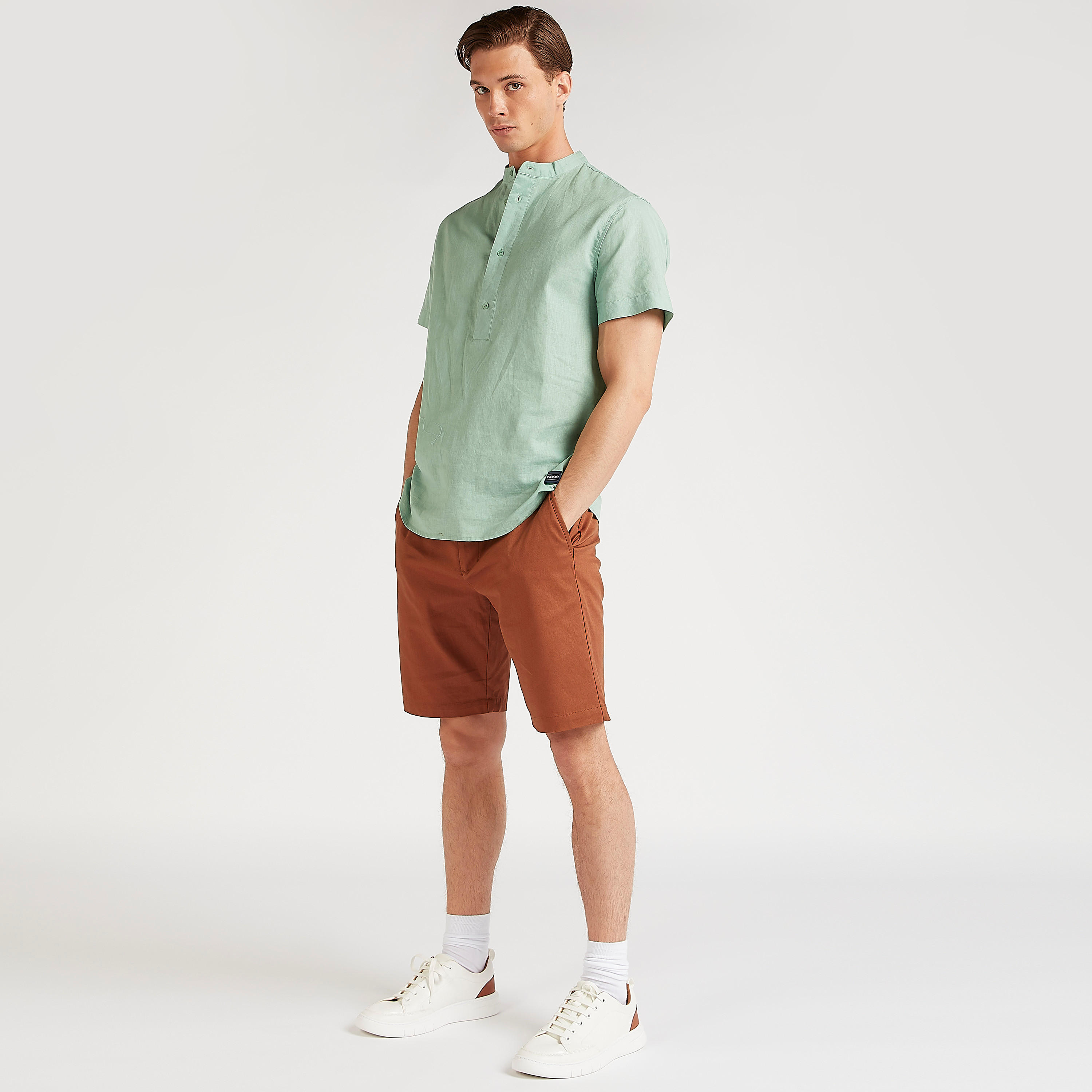 قميص بارز الملمس بقصّة سليم وياقة عادية من آيكونيك-men-clothing-shirts-image-2