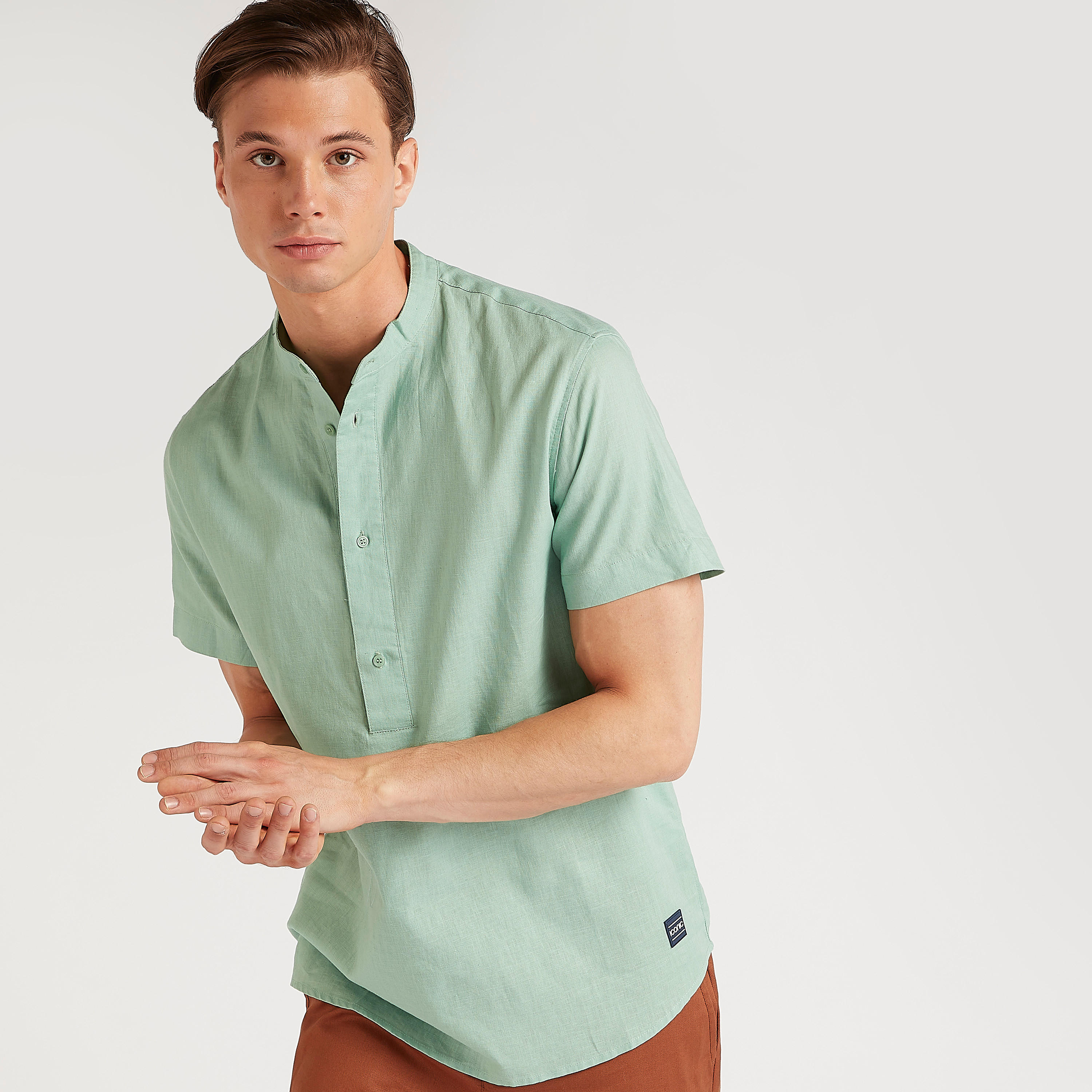 قميص بارز الملمس بقصّة سليم وياقة عادية من آيكونيك-men-clothing-shirts-image-6