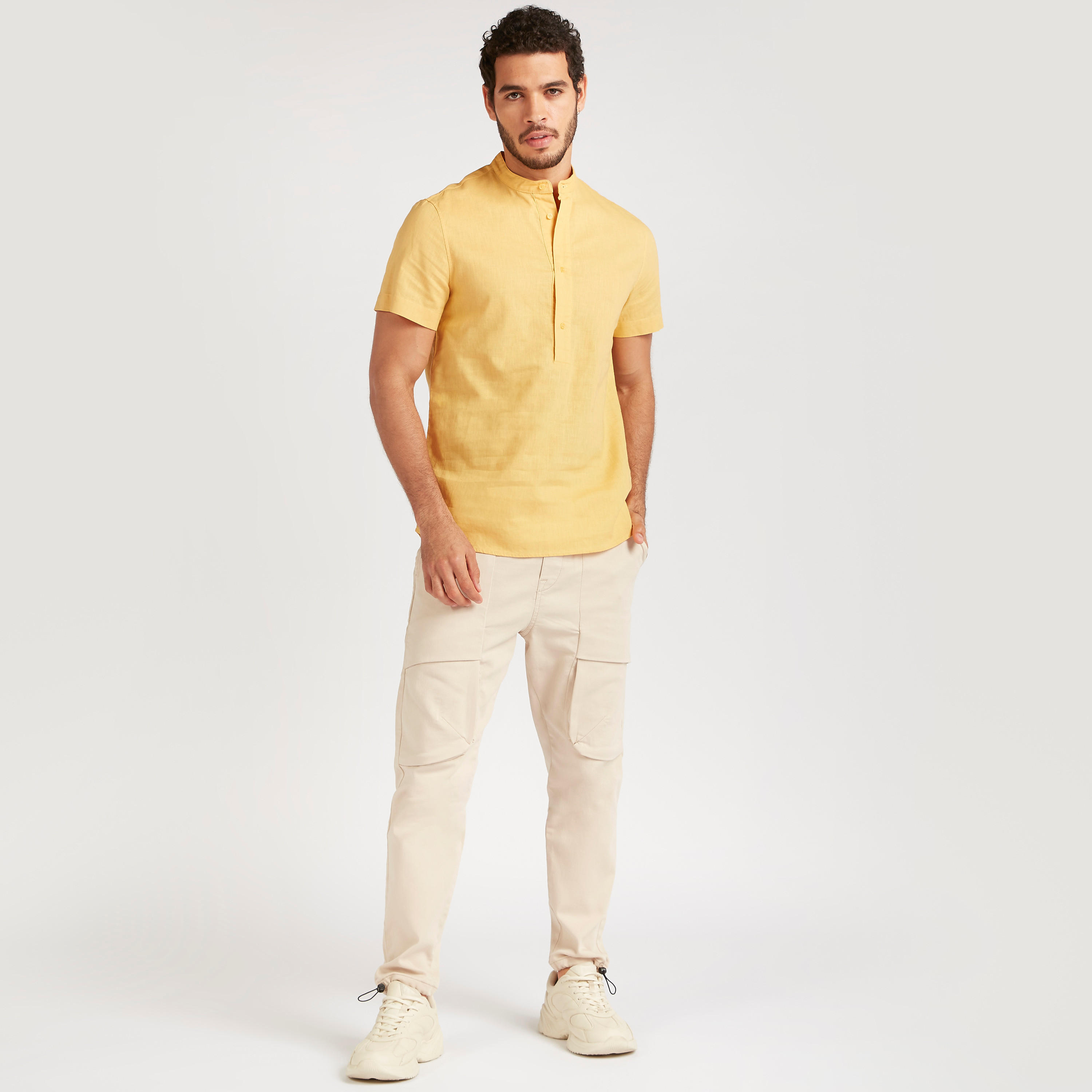 قميص بارز الملمس بقصّة سليم وياقة عادية من آيكونيك-men-clothing-shirts-image-14