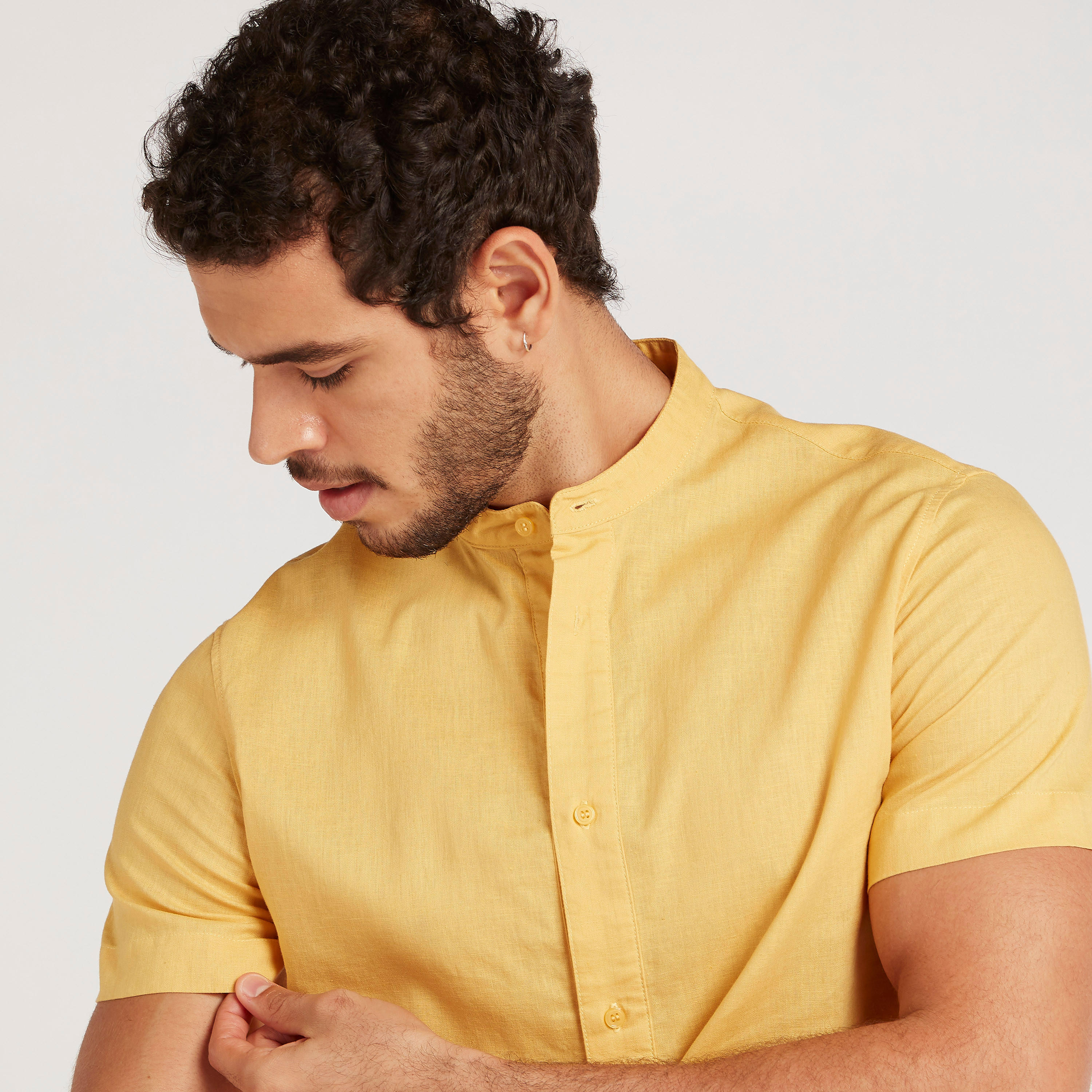 قميص بارز الملمس بقصّة سليم وياقة عادية من آيكونيك-men-clothing-shirts-image-15