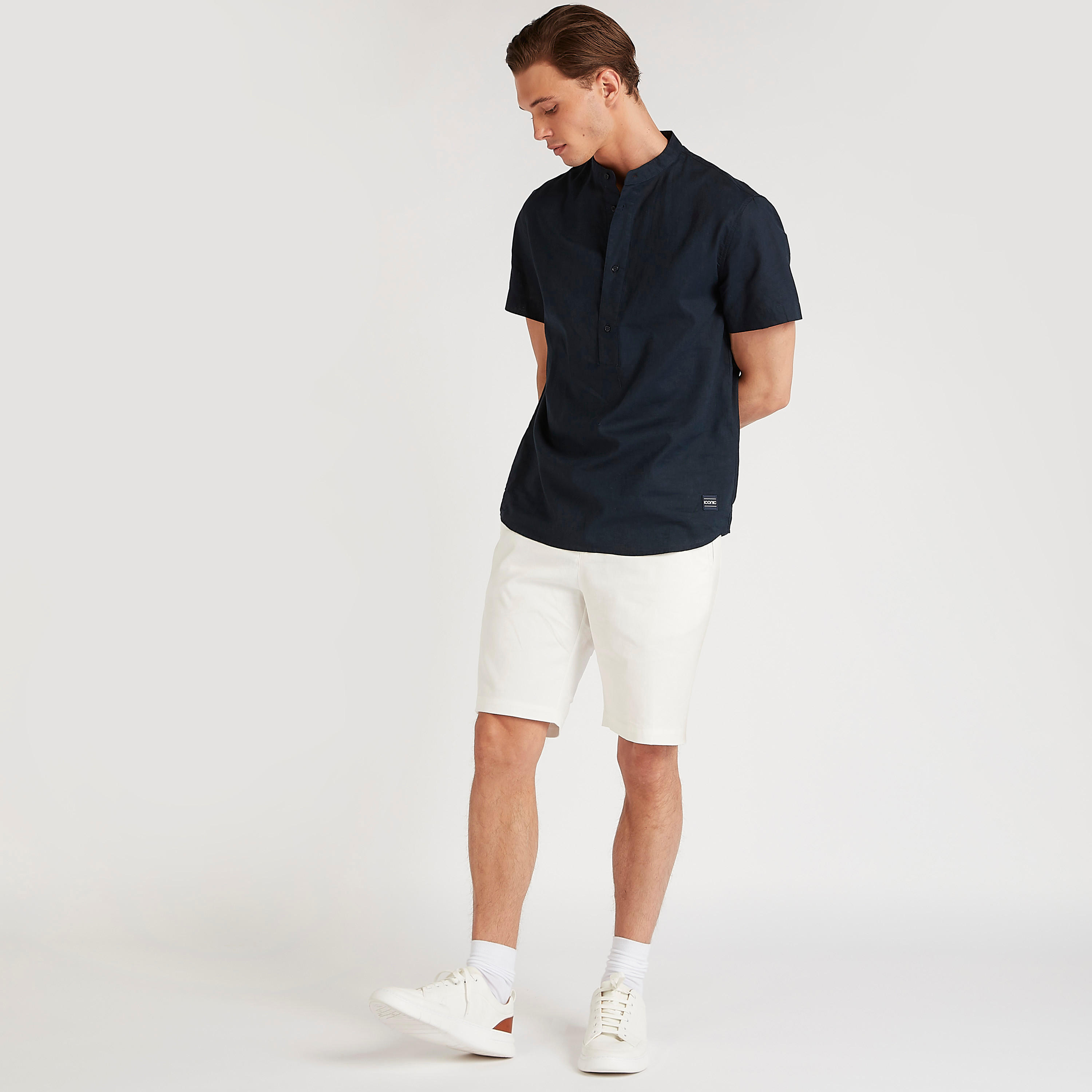 قميص بارز الملمس بقصّة سليم وياقة عادية من آيكونيك-men-clothing-shirts-image-9