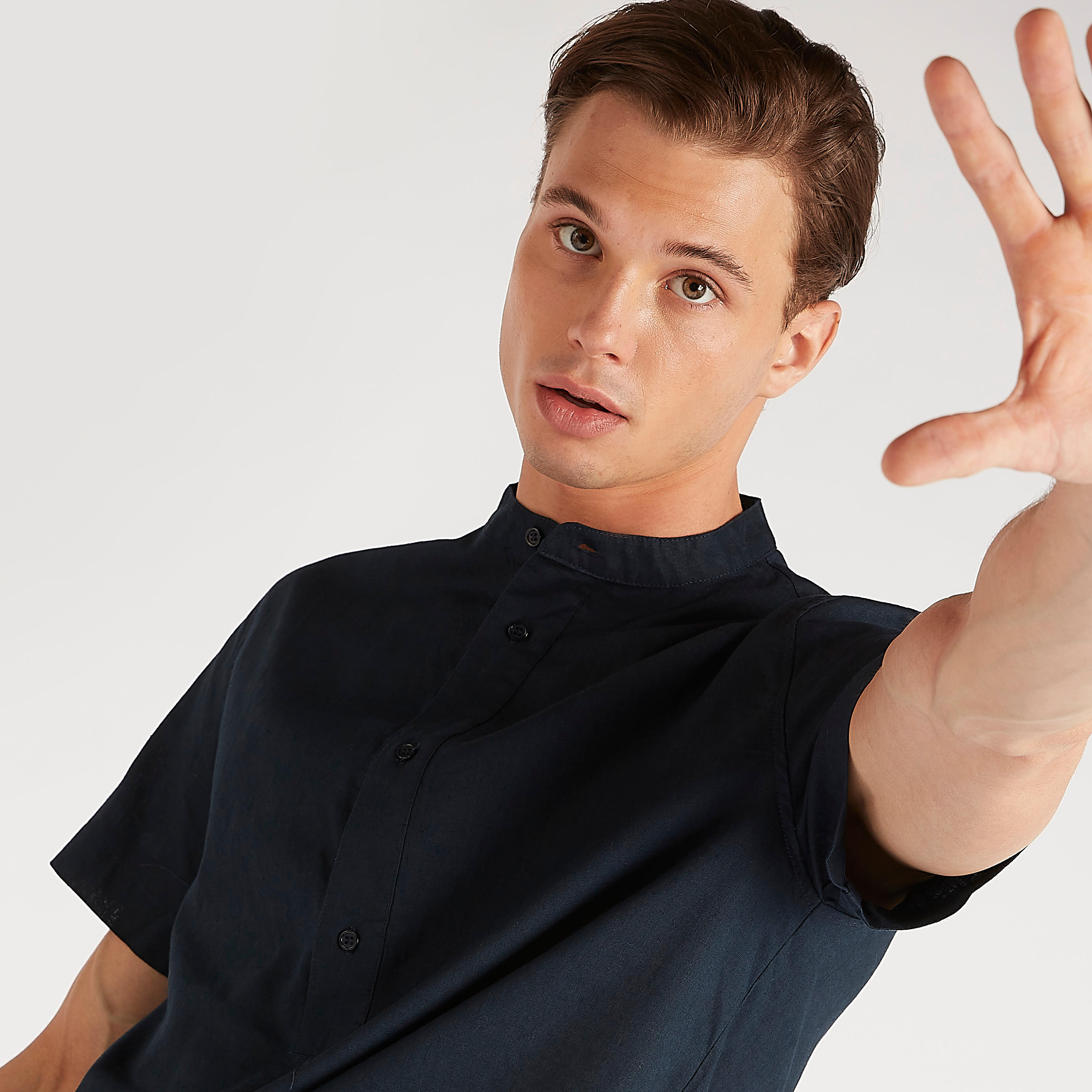 قميص بارز الملمس بقصّة سليم وياقة عادية من آيكونيك-men-clothing-shirts-image-12