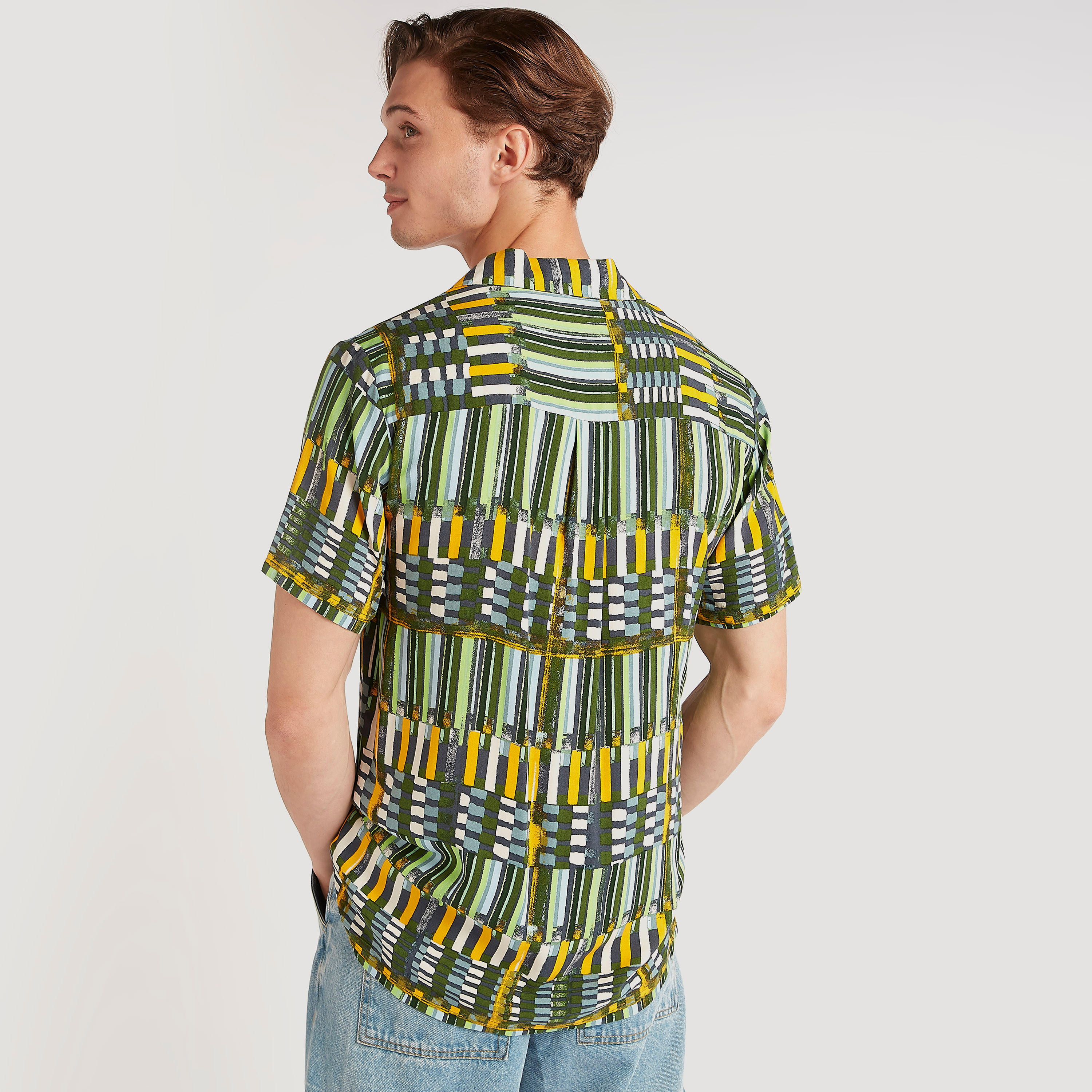قميص بقصة سليم وأكمام قصيرة وطبعات من آيكونيك-men-clothing-shirts-image-4