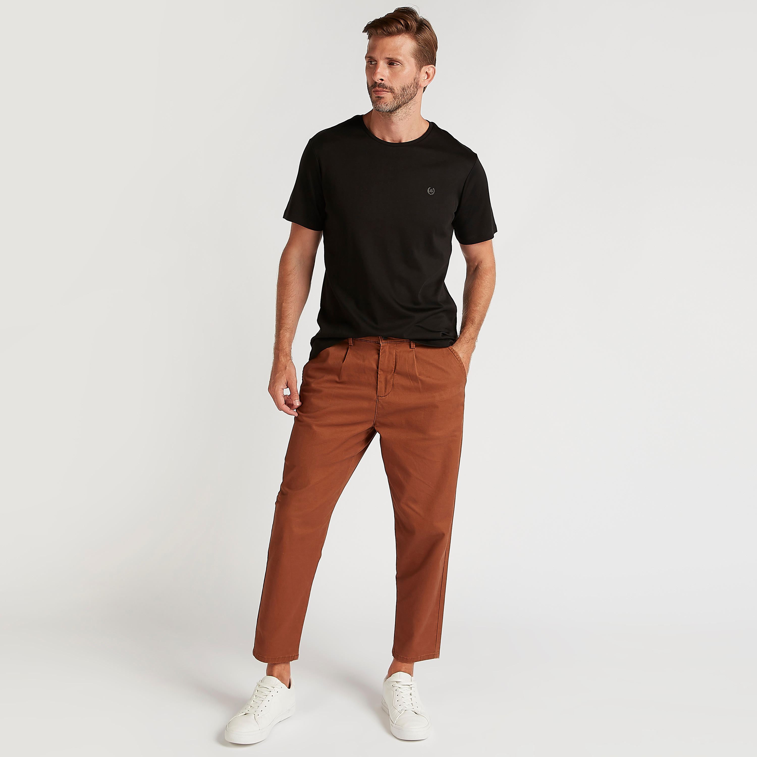 تيشيرت سادة بياقة ضيّقة وأكمام قصيرة من آيكونيك-men-clothing-tshirtsandpolos-tshirts-image-3
