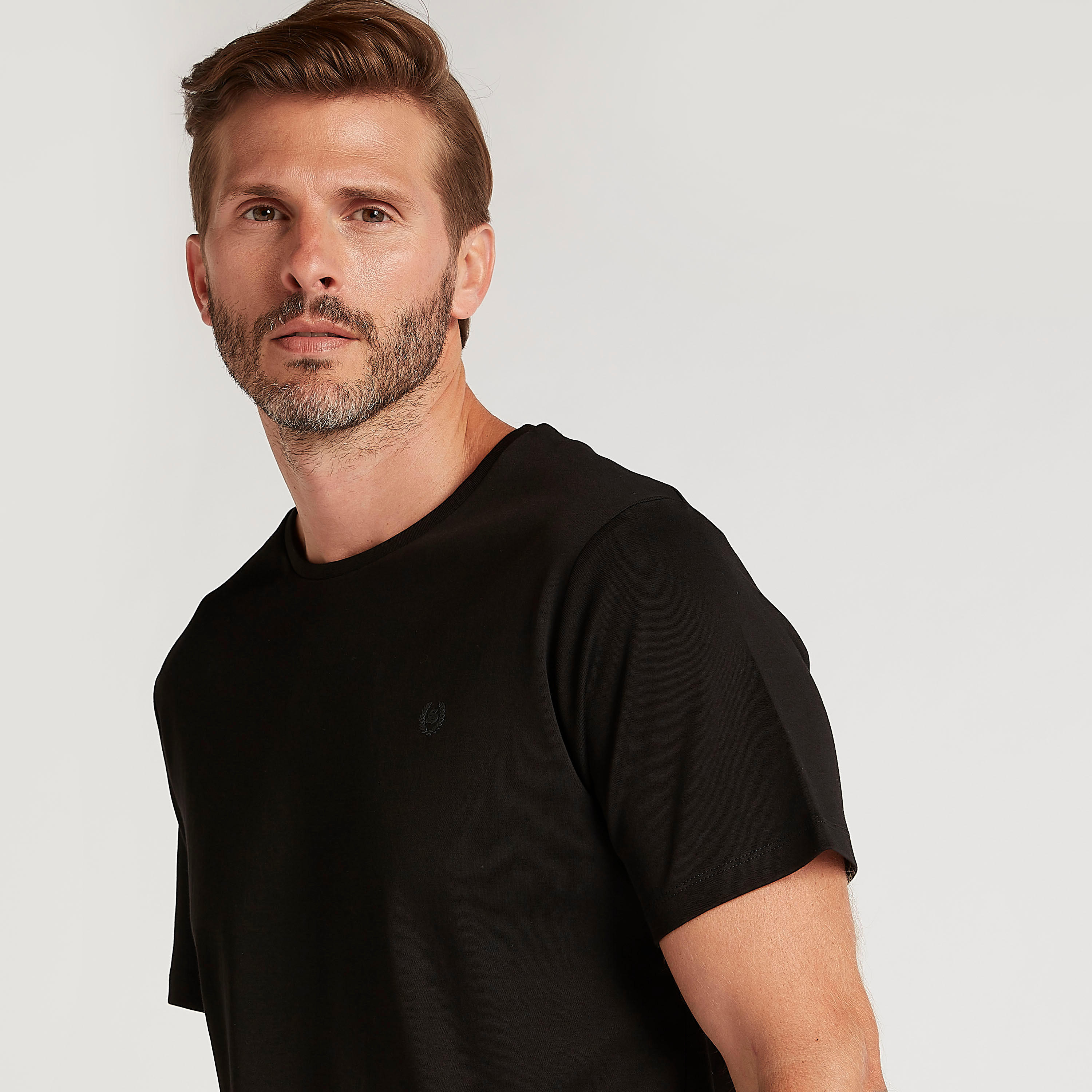تيشيرت سادة بياقة ضيّقة وأكمام قصيرة من آيكونيك-men-clothing-tshirtsandpolos-tshirts-image-2