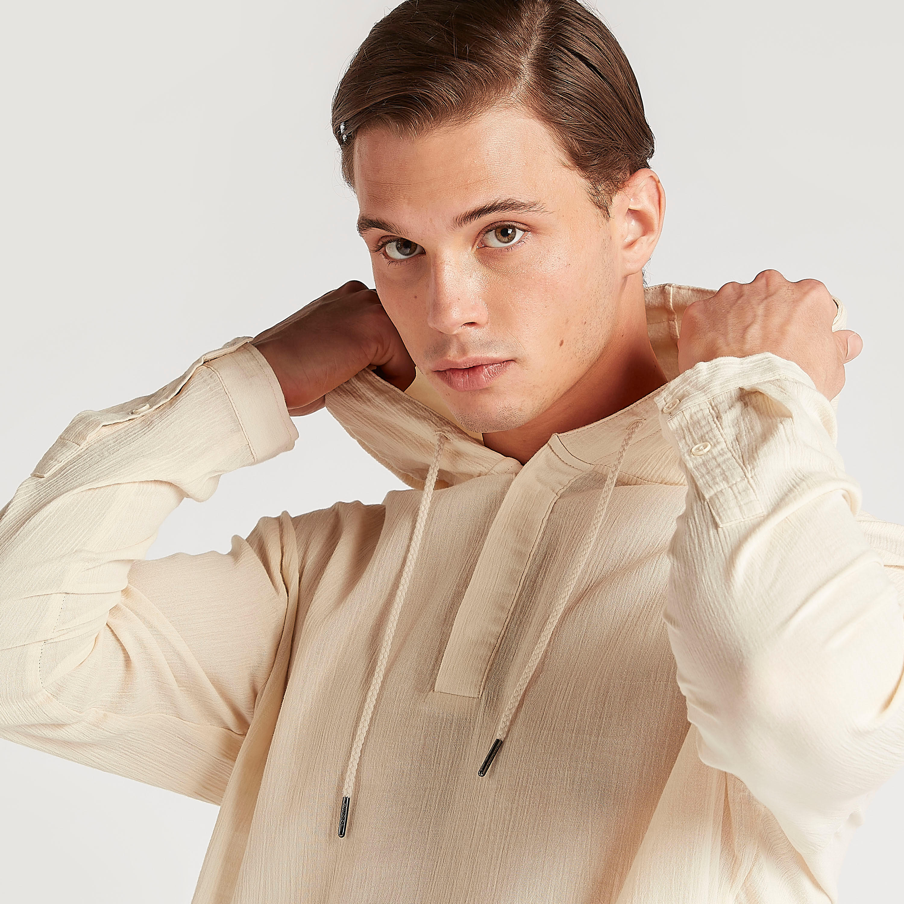 هودي بارز الملمس بأكمام طويلة وطبعات من آيكونيك-men-winterwear-hoodiesandsweatshirts-image-3