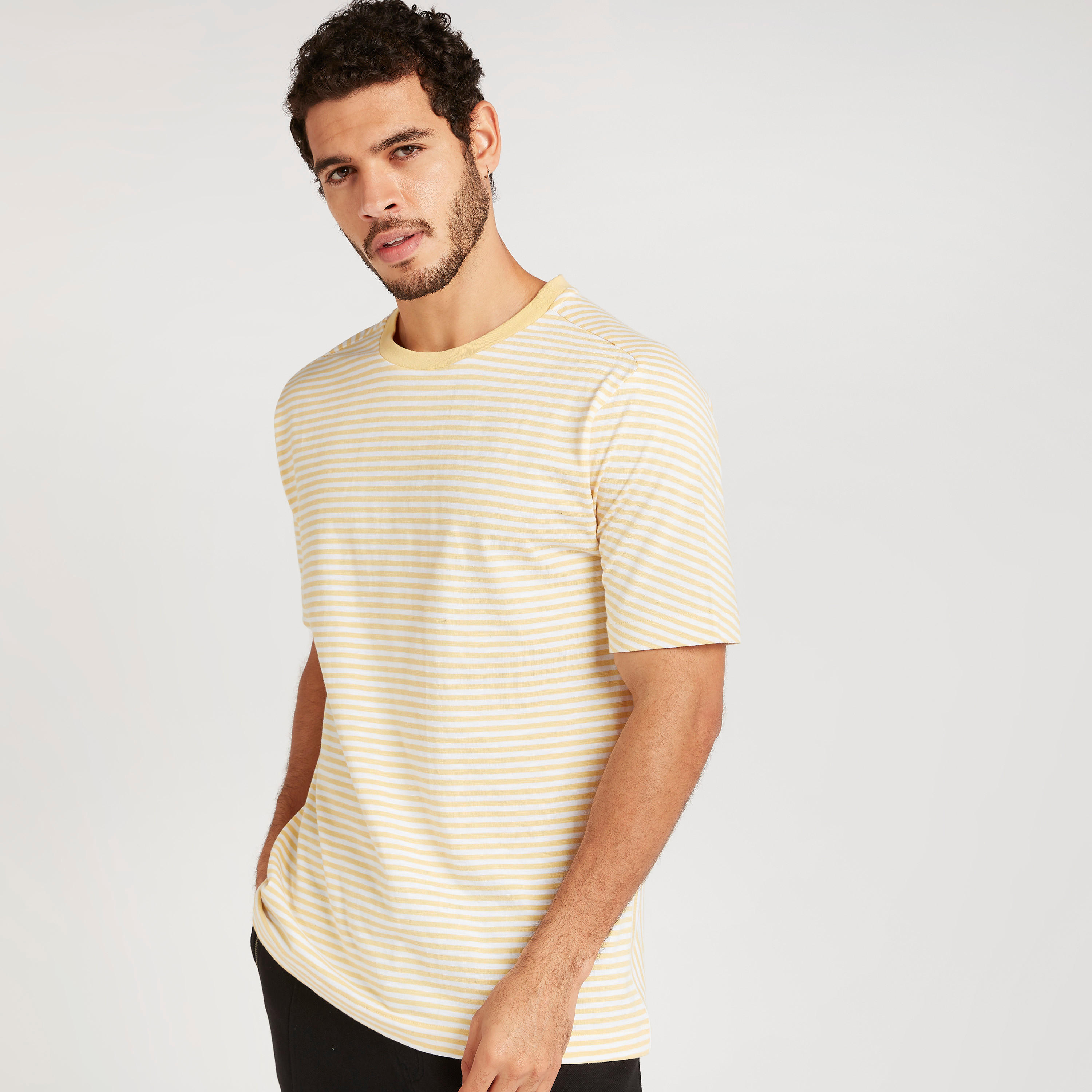 تيشيرت مقلّم بياقة ضيّقة وأكمام قصيرة من آيكونيك-men-clothing-tshirtsandpolos-tshirts-image-1