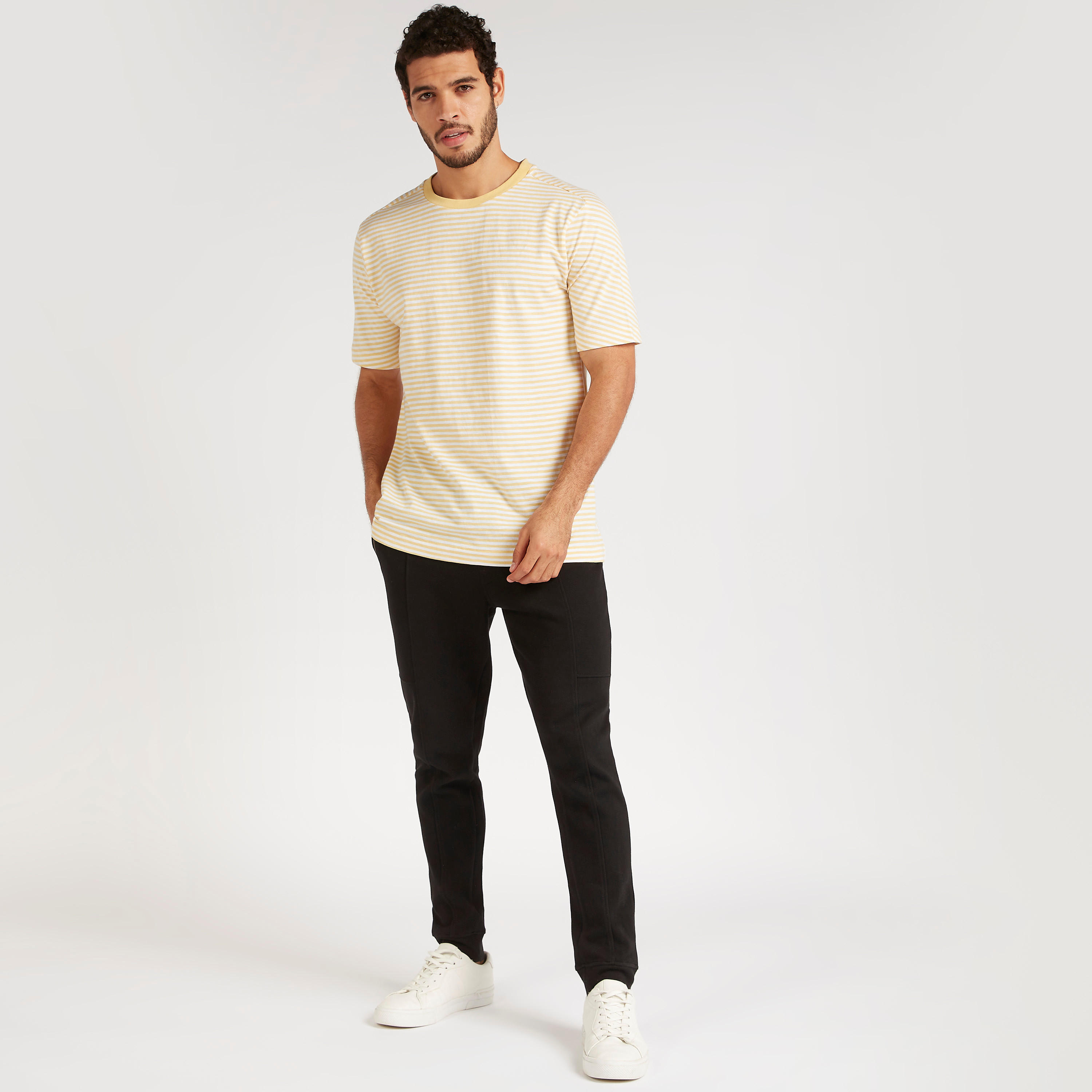 تيشيرت مقلّم بياقة ضيّقة وأكمام قصيرة من آيكونيك-men-clothing-tshirtsandpolos-tshirts-image-2