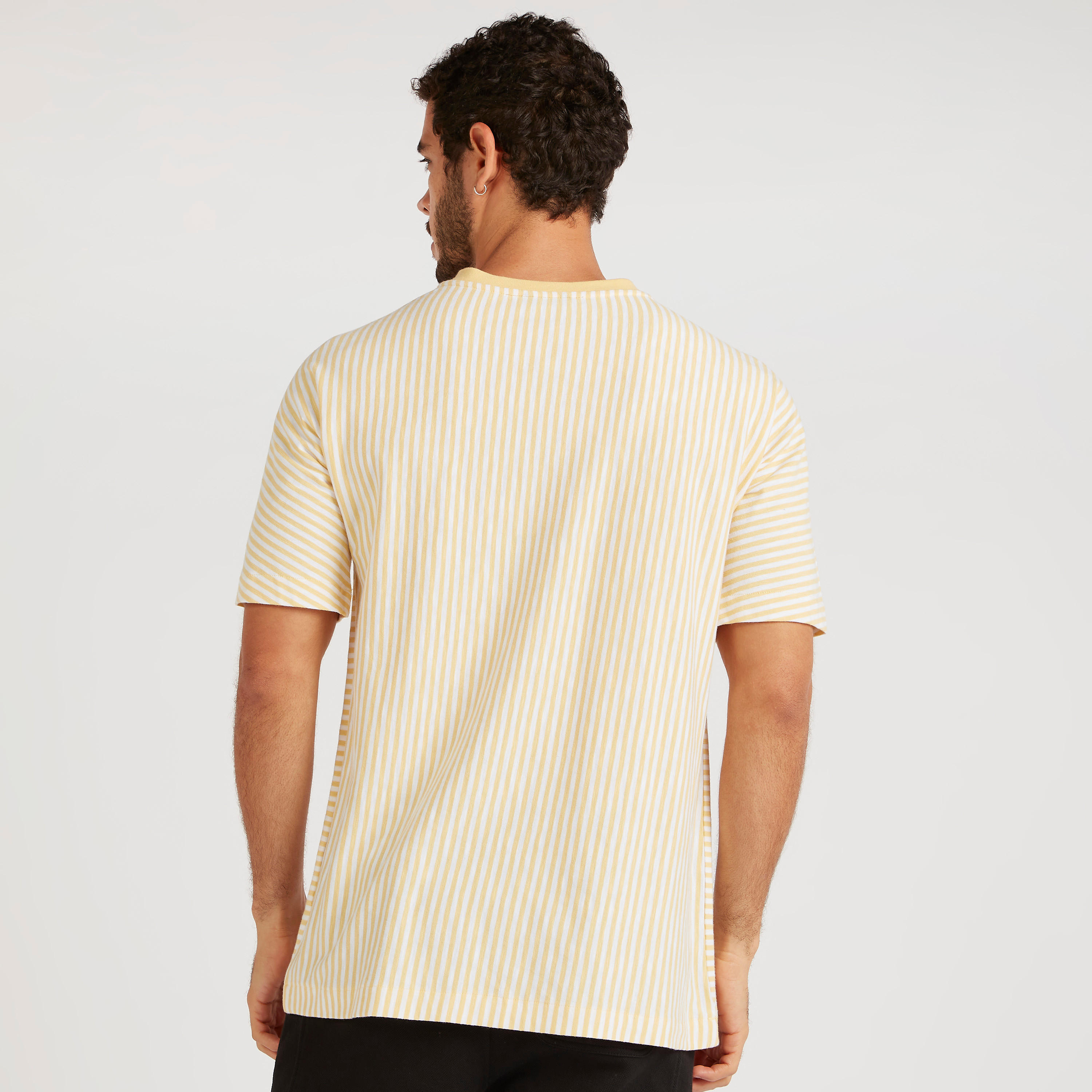 تيشيرت مقلّم بياقة ضيّقة وأكمام قصيرة من آيكونيك-men-clothing-tshirtsandpolos-tshirts-image-4