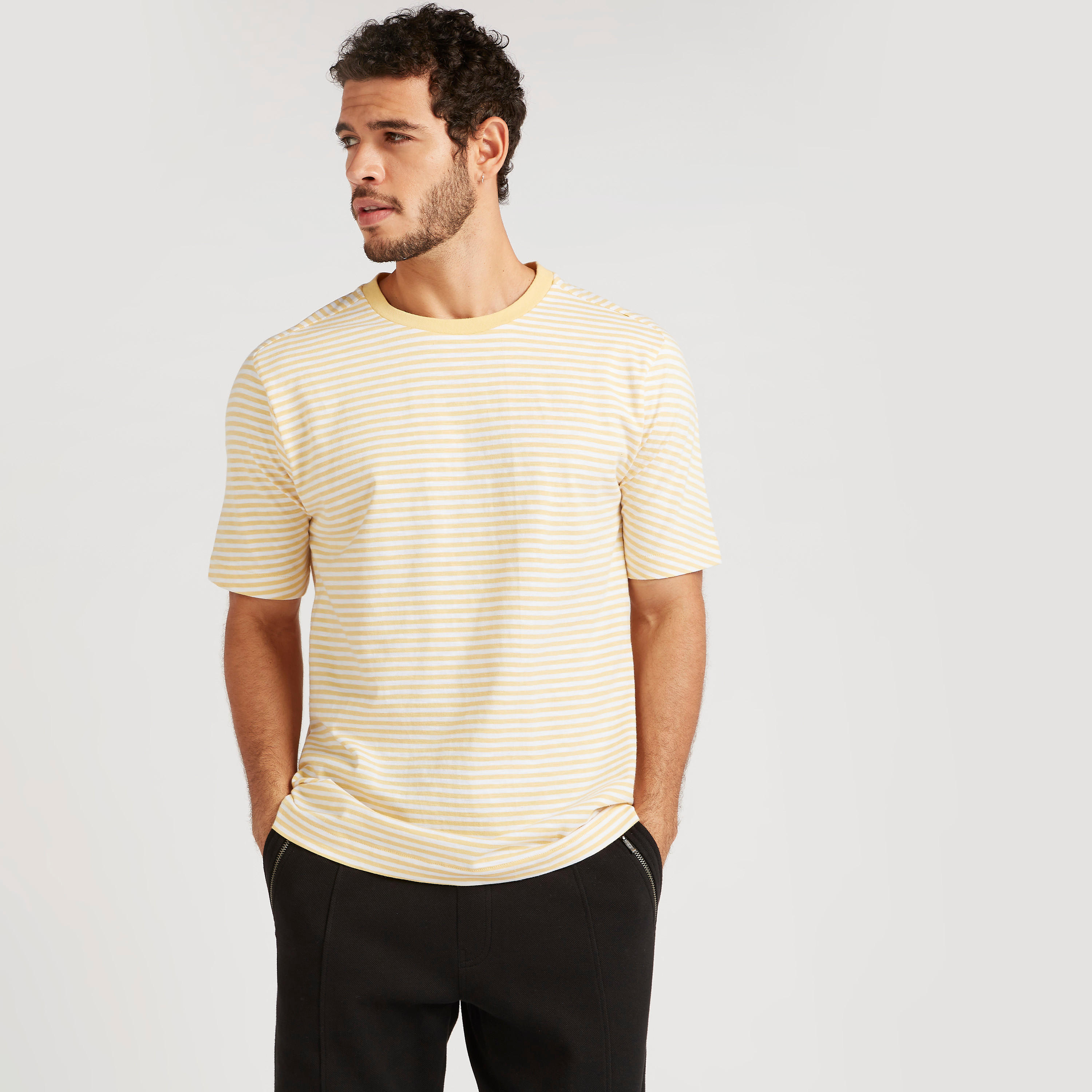 تيشيرت مقلّم بياقة ضيّقة وأكمام قصيرة من آيكونيك-men-clothing-tshirtsandpolos-tshirts-image-5