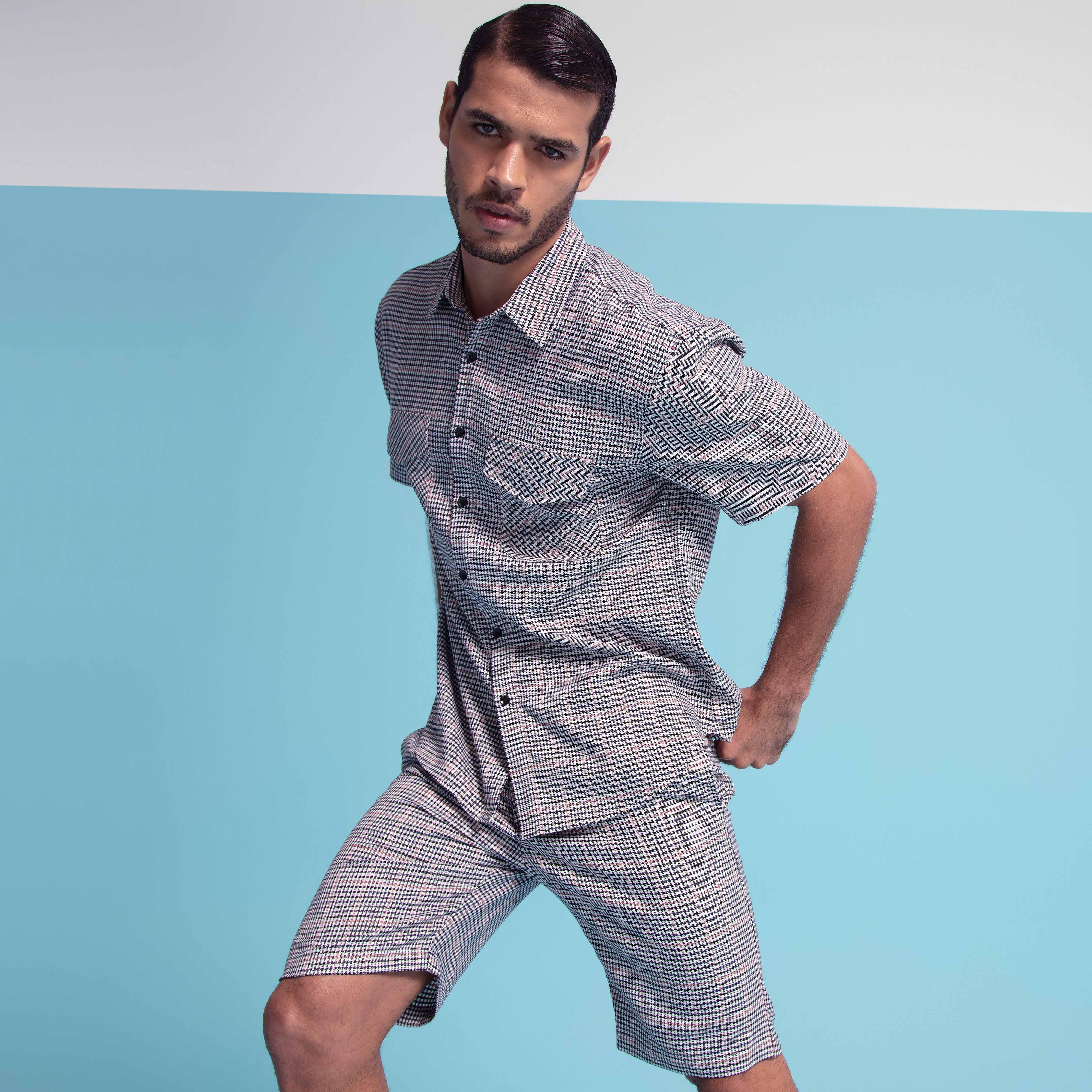 قميص كاروهات بقصة سليم وأكمام قصيرة وجيوب بطية من آيكونيك-men-clothing-shirts-image-1