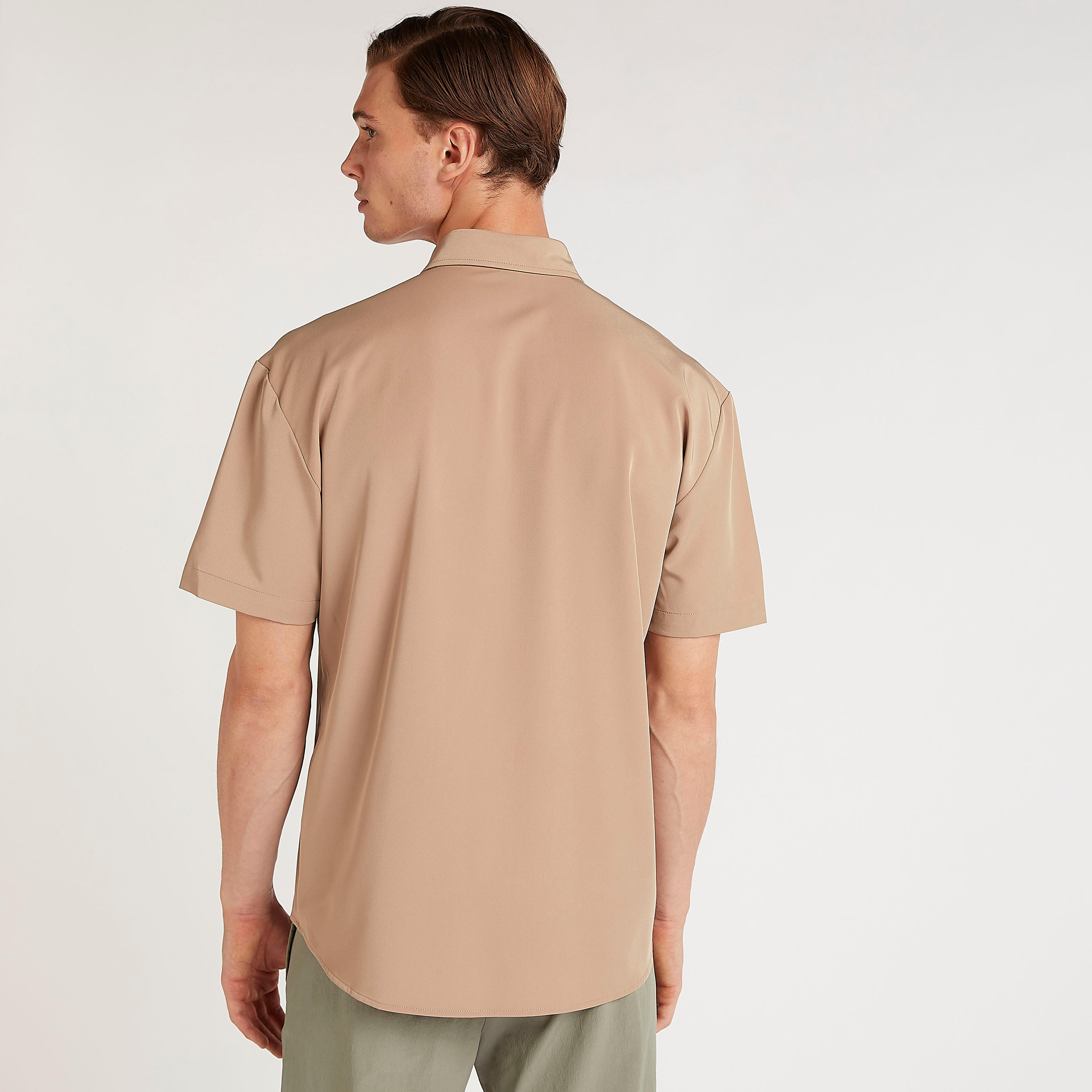 قميص مستدام بقصّة مريحة وياقة واسعة وأكمام قصيرة من آيكونيك-men-clothing-shirts-image-5